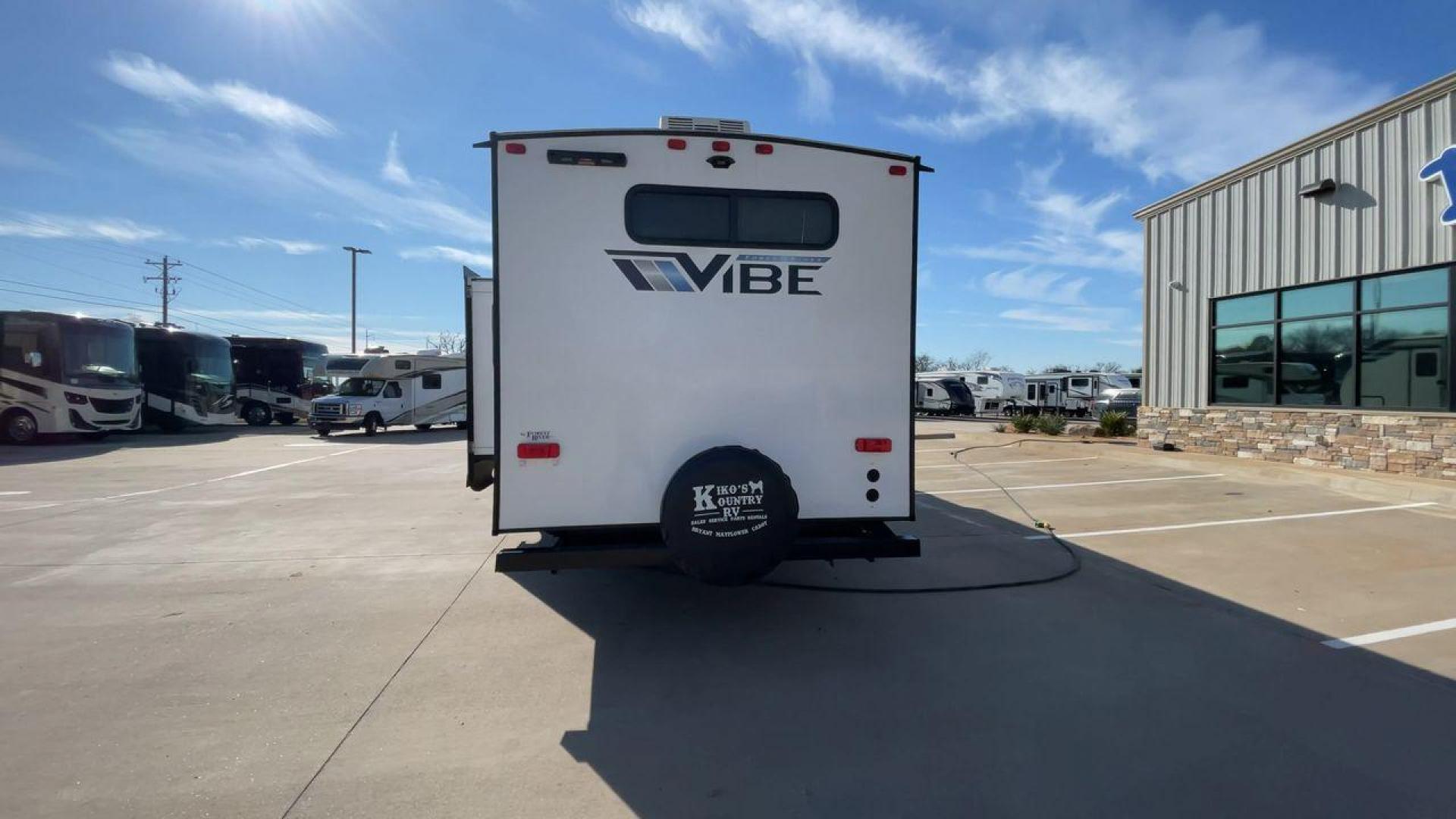 2023 FOREST RIVER VIBE 28BHE (4X4TVBD20P4) , Length: 38 ft. | Dry Weight: 7,298 lbs. | Slides: 1 transmission, located at 4319 N Main Street, Cleburne, TX, 76033, (817) 221-0660, 32.435829, -97.384178 - Photo#8