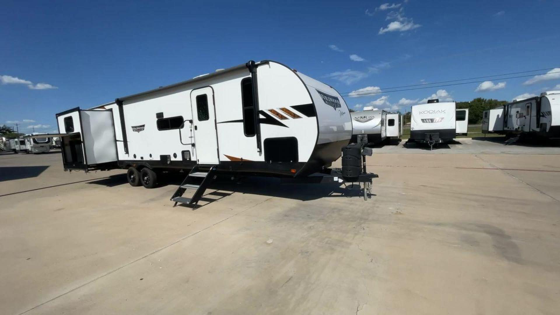 2023 FOREST RIVER WILDWOOD 31KQBTS (4X4TWDG27P8) , Length: 36.58 ft. | Dry Weight: 8,573 lbs. | Gross Weight: 9,865 lbs. | Slides: 3 transmission, located at 4319 N Main Street, Cleburne, TX, 76033, (817) 221-0660, 32.435829, -97.384178 - Photo#3