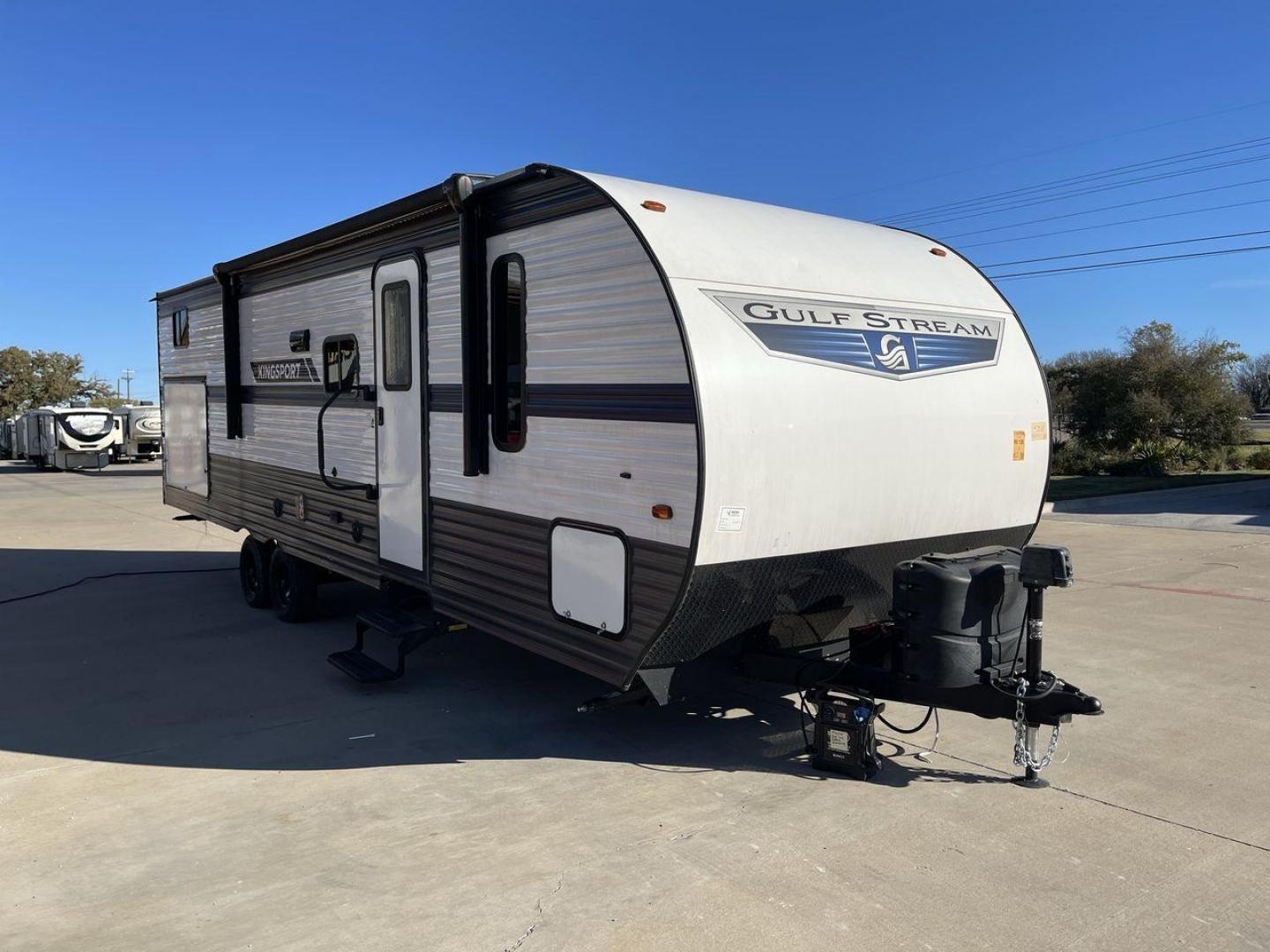 2023 GULFSTREAM KINGSPORT 279BH (1NL1G3322P1) , Length: 32.5 ft. | Dry Weight: 6,300 lbs. | Slides: 1 transmission, located at 4319 N Main Street, Cleburne, TX, 76033, (817) 221-0660, 32.435829, -97.384178 - Photo#22