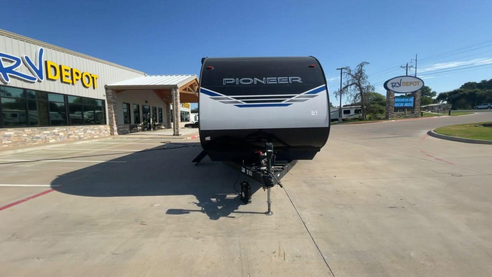 2023 HEARTLAND PIONEER QB300 (5SFPB3527PE) , Length: 35 ft. | Dry Weight: 6,896 lbs.| Gross Weight: 9,000 lbs. | Slides: 1 transmission, located at 4319 N Main Street, Cleburne, TX, 76033, (817) 221-0660, 32.435829, -97.384178 - Photo#4