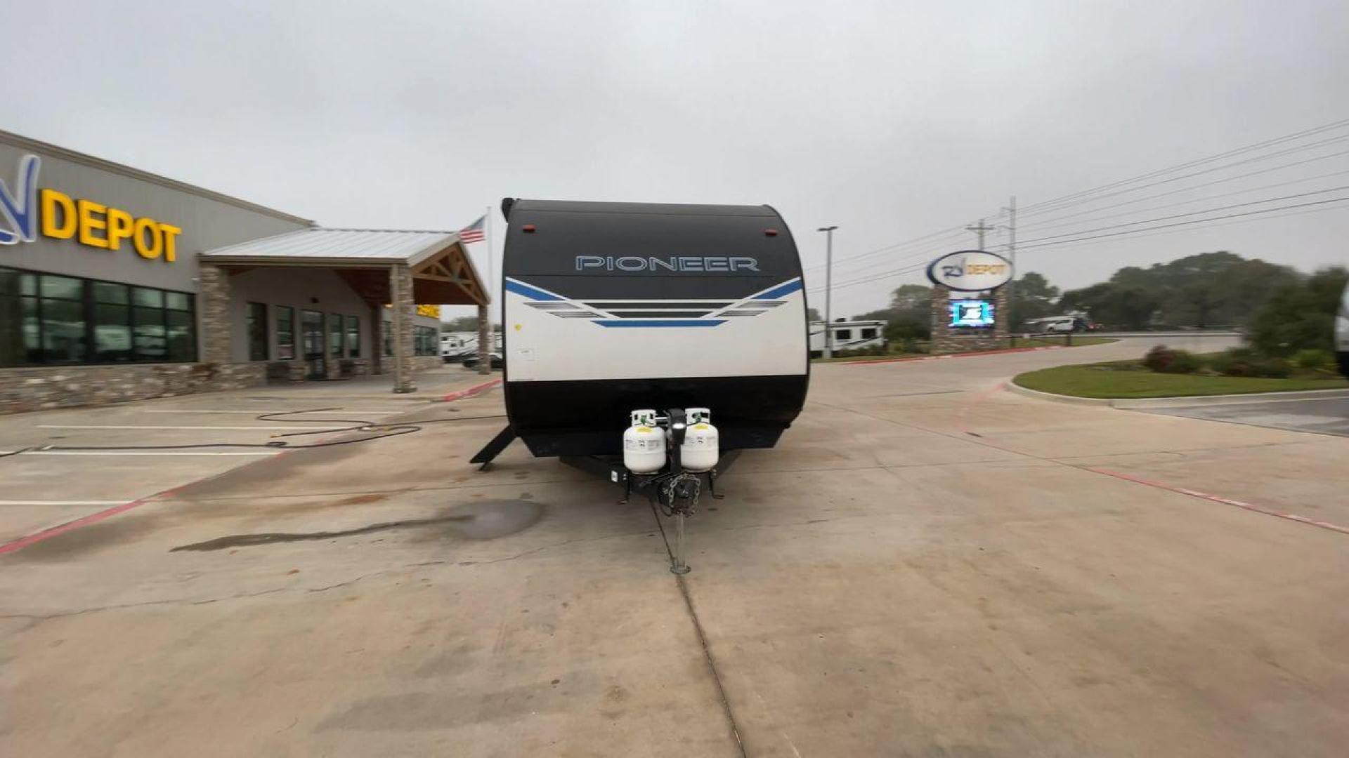 2023 HEARTLAND PIONEER QB300 (5SFPB3524PE) , Length: 35 ft. | Dry Weight: 6,896 lbs. | Gross Weight: 9,000 lbs. | Slides: 1 transmission, located at 4319 N Main Street, Cleburne, TX, 76033, (817) 221-0660, 32.435829, -97.384178 - The 2023 Heartland Pioneer QB300 is a spacious travel trailer, perfect for family adventures. Measuring 35 feet in length, it features a single slideout, which significantly expands the interior space, creating a comfortable living environment. With a dry weight of 6,896 lbs and a gross weight of 9, - Photo#4