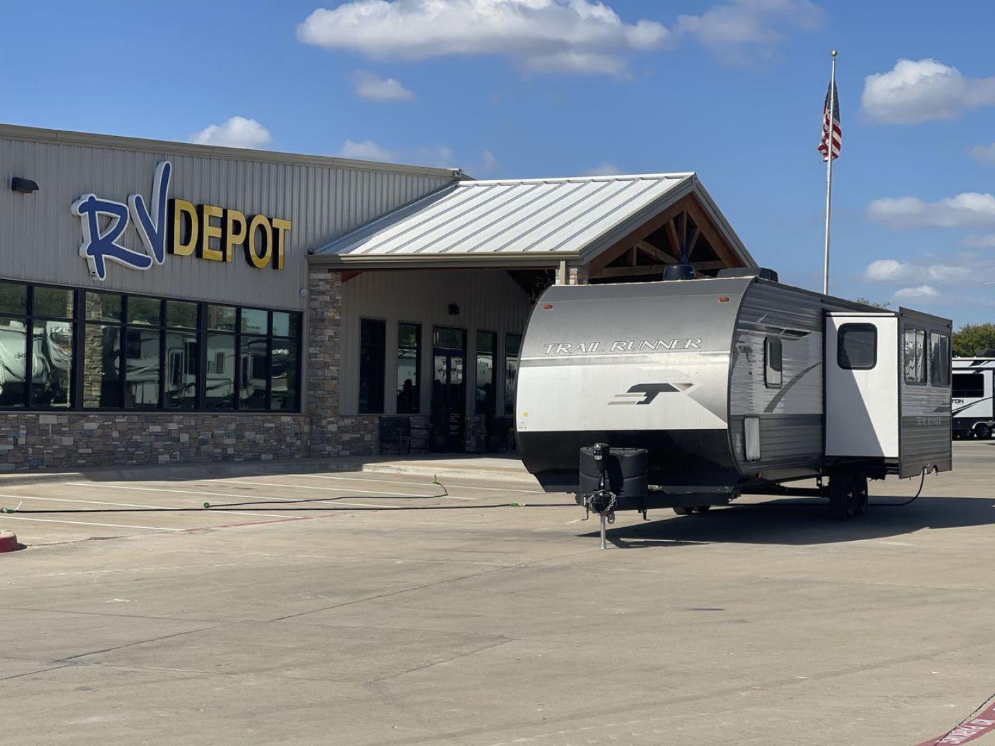 2023 HEARTLAND TRAIL RUNNER 31DB (5SFEB3723PE) , Length: 36.92 ft | Dry Weight: 7,040 lbs | GVWR: 9,642 lbs | Slides: 1 transmission, located at 4319 N Main Street, Cleburne, TX, 76033, (817) 221-0660, 32.435829, -97.384178 - The 2023 Heartland Trail Runner 31DB is a versatile and spacious travel trailer designed for families and adventure enthusiasts. This vehicle is the perfect option for families or groups looking to embark on memorable road trips. The travel trailer is a bunkhouse, and features a family-centric layou - Photo#0