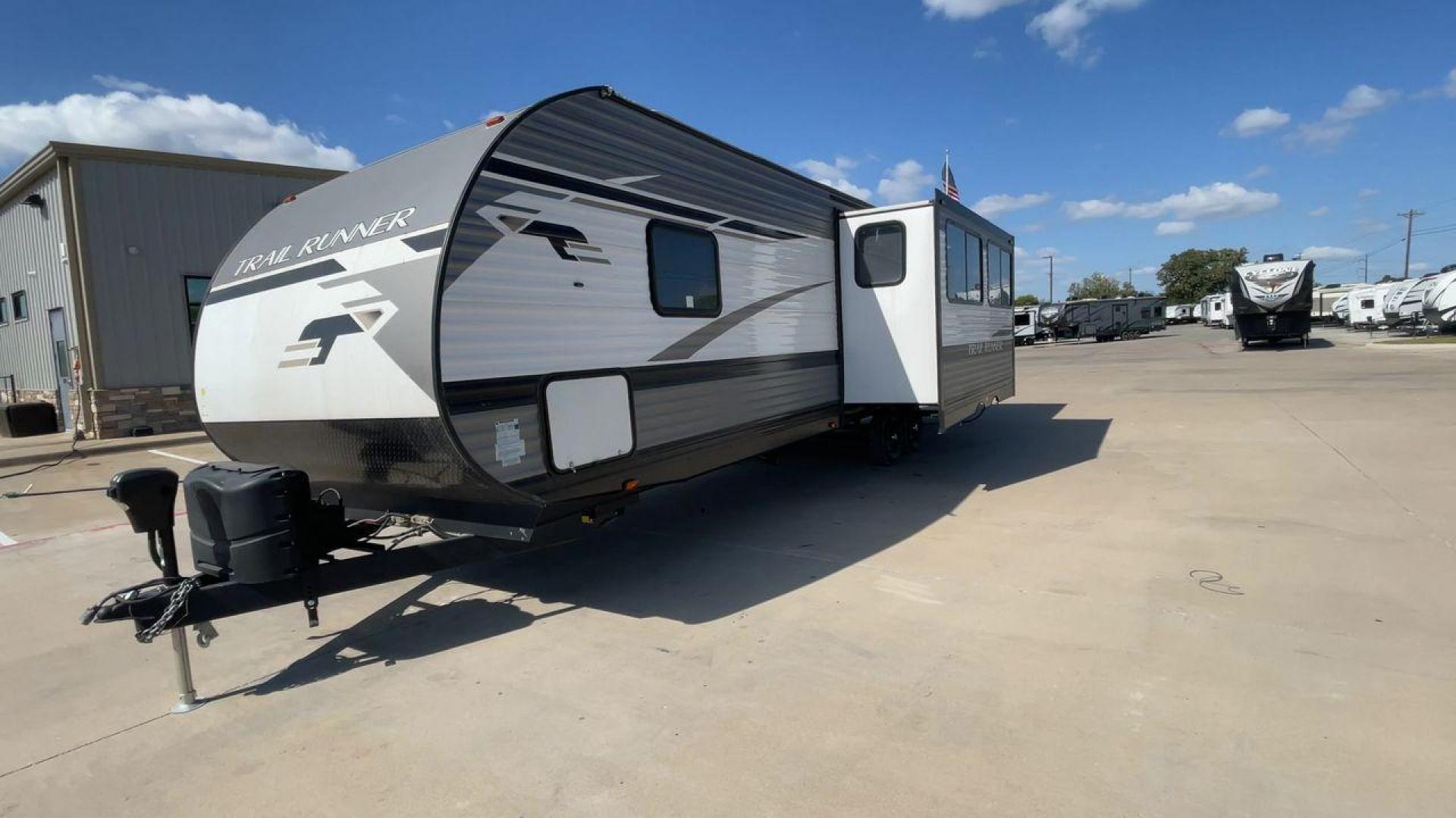 2023 HEARTLAND TRAIL RUNNER 31DB (5SFEB3723PE) , Length: 36.92 ft | Dry Weight: 7,040 lbs | GVWR: 9,642 lbs | Slides: 1 transmission, located at 4319 N Main Street, Cleburne, TX, 76033, (817) 221-0660, 32.435829, -97.384178 - The 2023 Heartland Trail Runner 31DB is a versatile and spacious travel trailer designed for families and adventure enthusiasts. This vehicle is the perfect option for families or groups looking to embark on memorable road trips. The travel trailer is a bunkhouse, and features a family-centric layou - Photo#5