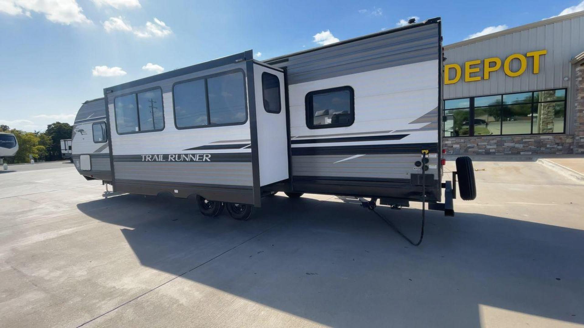 2023 HEARTLAND TRAIL RUNNER 31DB (5SFEB3723PE) , Length: 36.92 ft | Dry Weight: 7,040 lbs | GVWR: 9,642 lbs | Slides: 1 transmission, located at 4319 N Main Street, Cleburne, TX, 76033, (817) 221-0660, 32.435829, -97.384178 - The 2023 Heartland Trail Runner 31DB is a versatile and spacious travel trailer designed for families and adventure enthusiasts. This vehicle is the perfect option for families or groups looking to embark on memorable road trips. The travel trailer is a bunkhouse, and features a family-centric layou - Photo#7