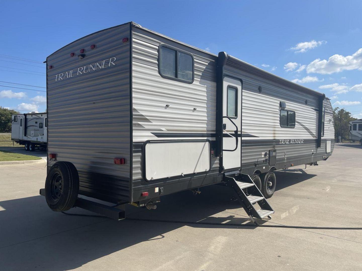 2023 HEARTLAND TRAIL RUNNER 31DB (5SFEB3723PE) , Length: 36.92 ft | Dry Weight: 7,040 lbs | GVWR: 9,642 lbs | Slides: 1 transmission, located at 4319 N Main Street, Cleburne, TX, 76033, (817) 221-0660, 32.435829, -97.384178 - The 2023 Heartland Trail Runner 31DB is a versatile and spacious travel trailer designed for families and adventure enthusiasts. This vehicle is the perfect option for families or groups looking to embark on memorable road trips. The travel trailer is a bunkhouse, and features a family-centric layou - Photo#25