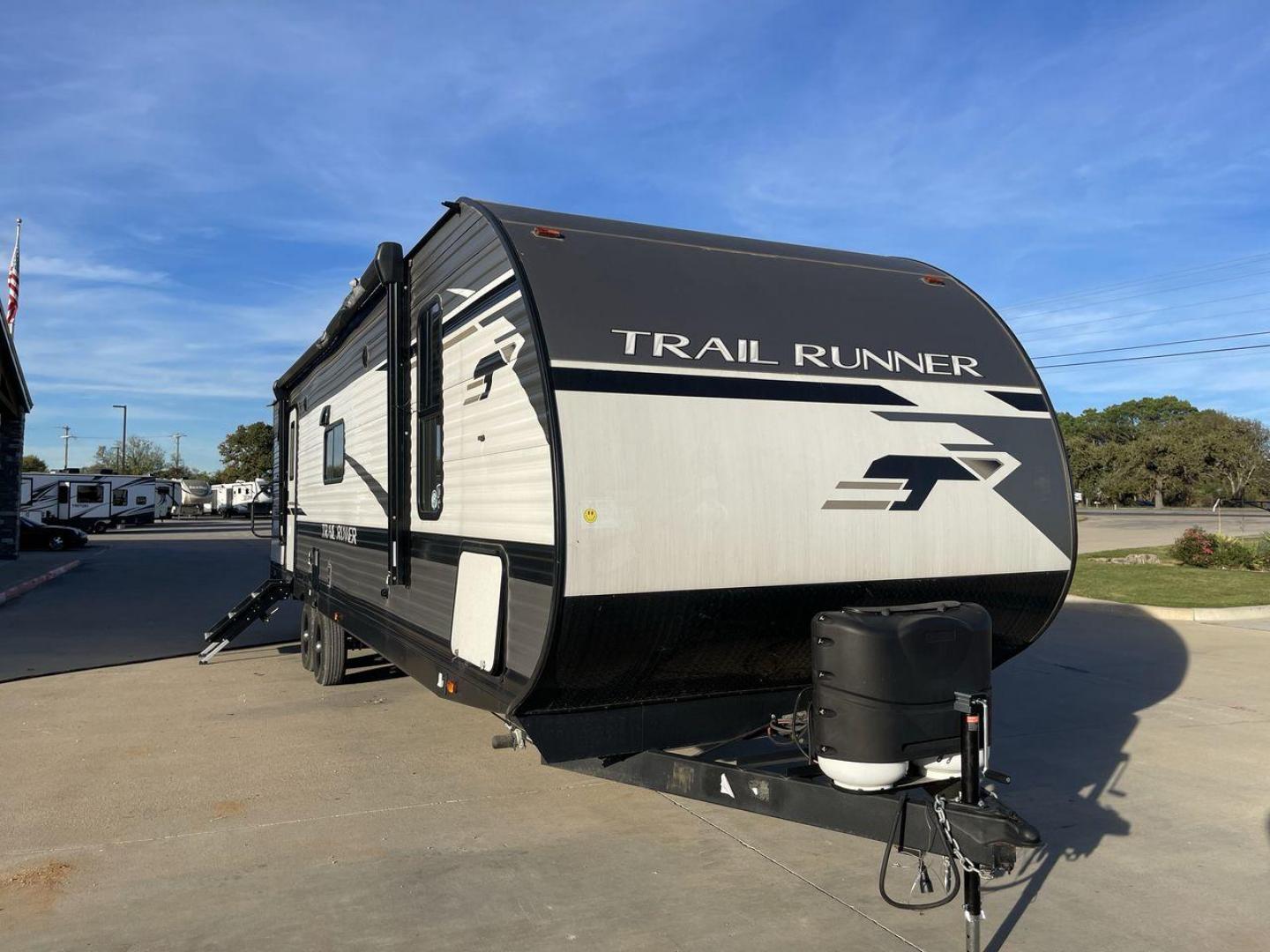 2023 HEARTLAND TRAIL RUNNER 31DB (5SFEB3721PE) , Length: 36.92 ft | Dry Weight: 7,040 lbs | GVWR: 9,642 lbs | Slides: 1 transmission, located at 4319 N Main Street, Cleburne, TX, 76033, (817) 221-0660, 32.435829, -97.384178 - A roomy and family-friendly travel trailer, the 2023 Heartland Trail Runner 31DB ensures a relaxing and delightful camping experience. This model accommodates larger parties and has contemporary conveniences to make your outdoor experiences unforgettable. It also has a well-designed floor plan. This - Photo#22