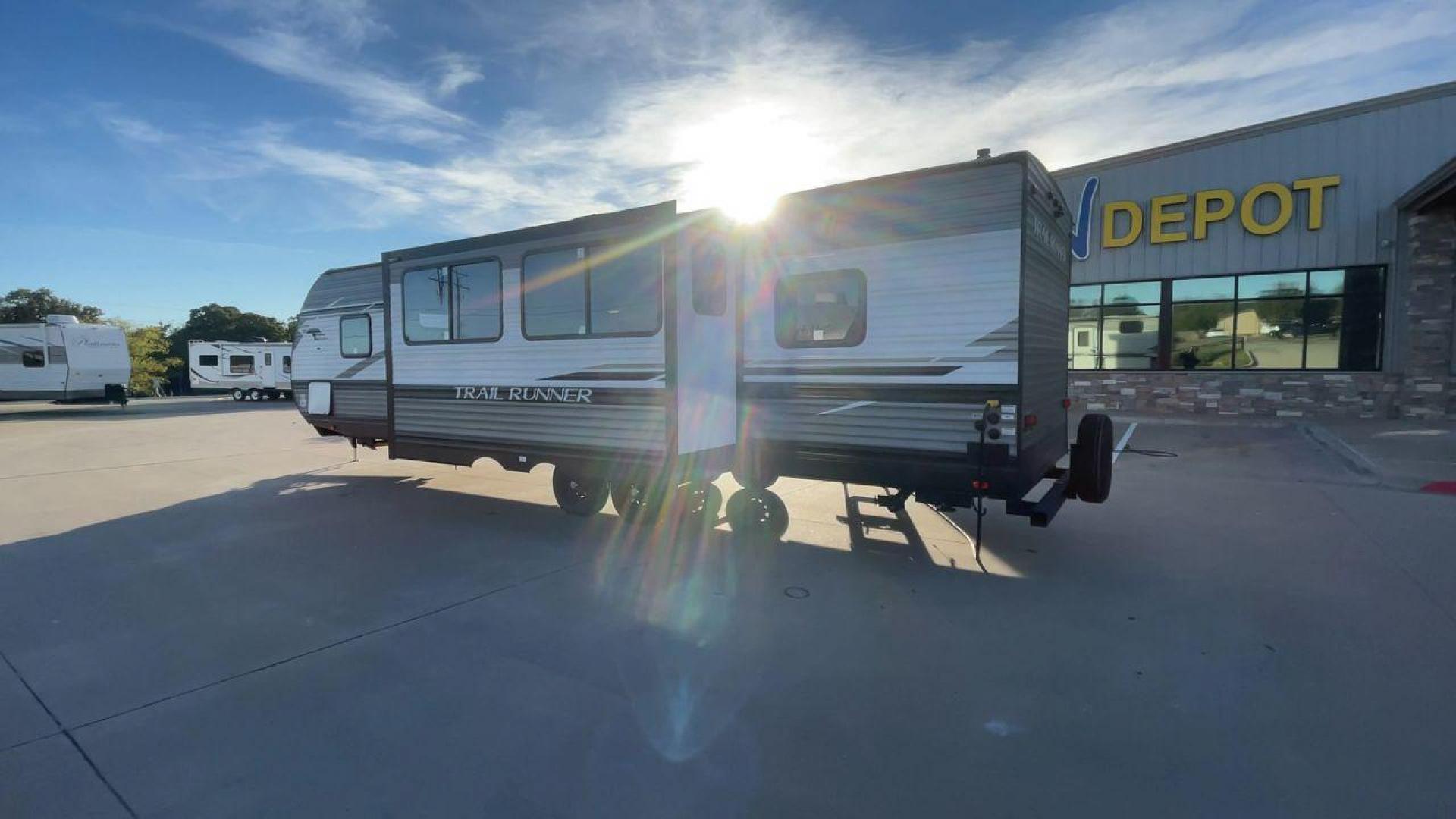 2023 HEARTLAND TRAIL RUNNER 31DB (5SFEB3721PE) , Length: 36.92 ft | Dry Weight: 7,040 lbs | GVWR: 9,642 lbs | Slides: 1 transmission, located at 4319 N Main Street, Cleburne, TX, 76033, (817) 221-0660, 32.435829, -97.384178 - A roomy and family-friendly travel trailer, the 2023 Heartland Trail Runner 31DB ensures a relaxing and delightful camping experience. This model accommodates larger parties and has contemporary conveniences to make your outdoor experiences unforgettable. It also has a well-designed floor plan. This - Photo#7