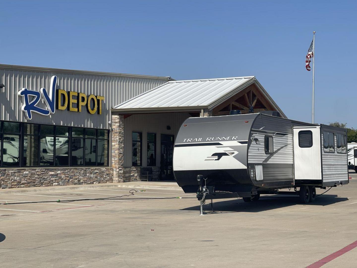 2023 HEARTLAND TRAIL RUNNER 31DB (5SFEB3722PE) , Length: 36.92 ft | Dry Weight: 7,040 lbs | GVWR: 9,642 lbs | Slides: 1 transmission, located at 4319 N Main Street, Cleburne, TX, 76033, (817) 221-0660, 32.435829, -97.384178 - The 2023 Heartland Trail Runner 31DB is a versatile and spacious travel trailer designed for families and adventure enthusiasts. This vehicle is the perfect option for families or groups looking to embark on memorable road trips. The travel trailer is a bunkhouse, and features a family-centric layou - Photo#0