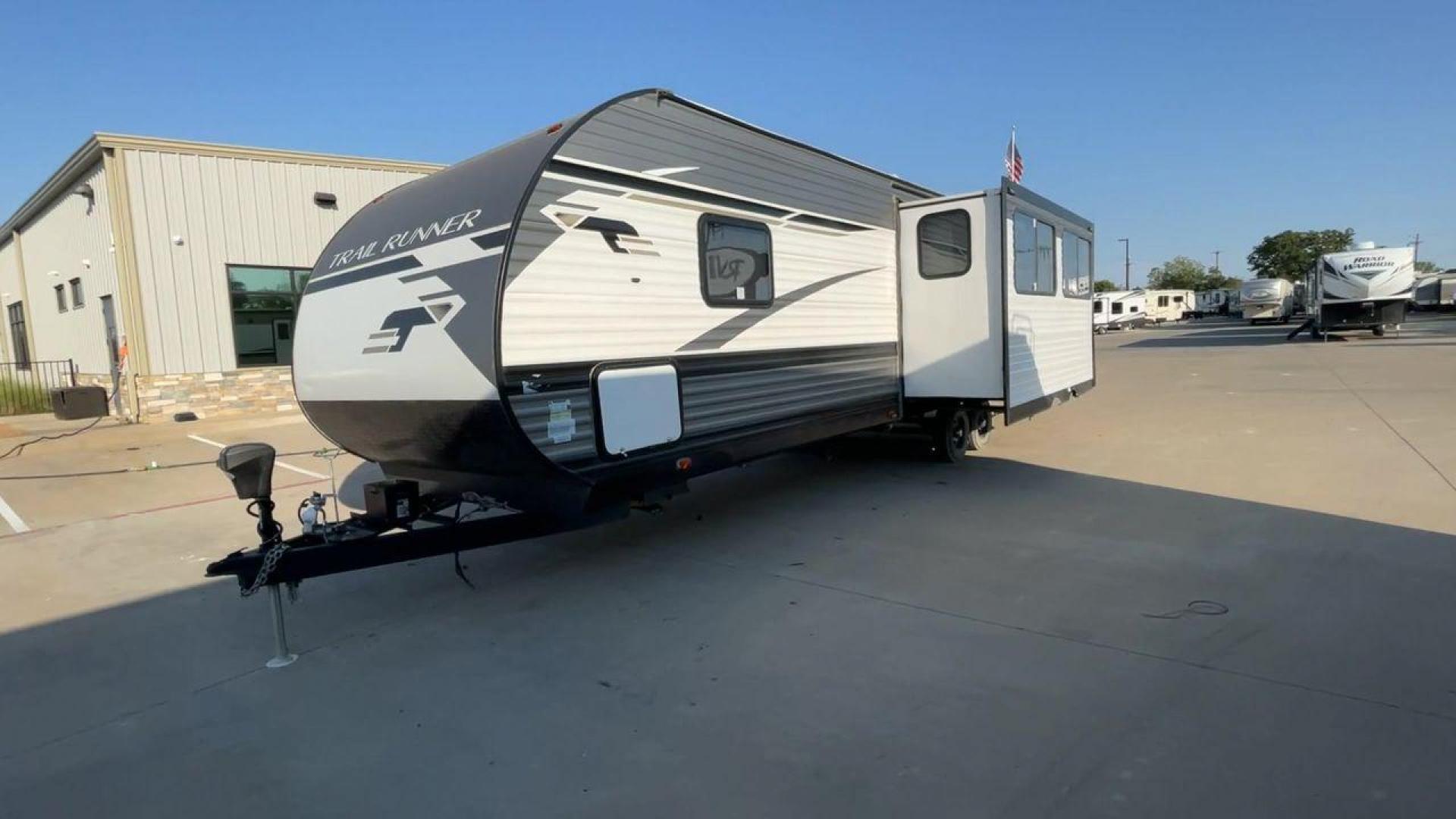 2023 HEARTLAND TRAIL RUNNER 31DB (5SFEB3722PE) , Length: 36.92 ft | Dry Weight: 7,040 lbs | GVWR: 9,642 lbs | Slides: 1 transmission, located at 4319 N Main Street, Cleburne, TX, 76033, (817) 221-0660, 32.435829, -97.384178 - The 2023 Heartland Trail Runner 31DB is a versatile and spacious travel trailer designed for families and adventure enthusiasts. This vehicle is the perfect option for families or groups looking to embark on memorable road trips. The travel trailer is a bunkhouse, and features a family-centric layou - Photo#5