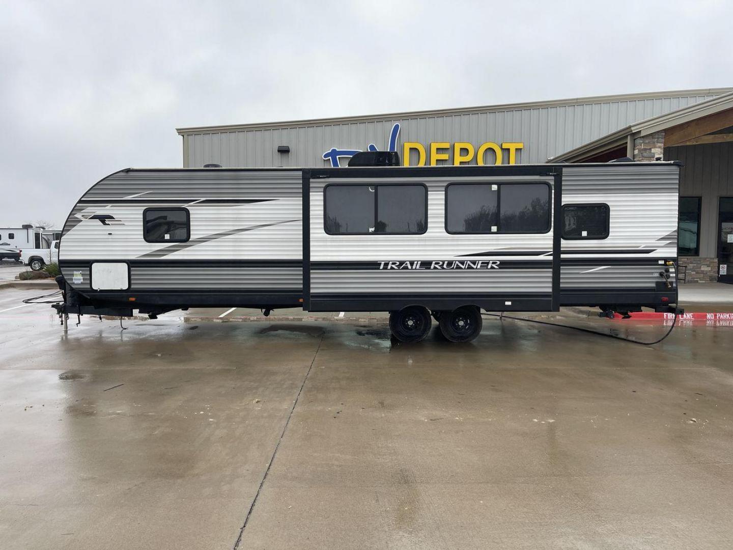 2023 HEARTLAND TRAIL RUNNER 31DB (5SFEB3729PE) , Length: 36.92 ft | Dry Weight: 7,040 lbs | GVWR: 9,642 lbs | Slides: 1 transmission, located at 4319 N Main Street, Cleburne, TX, 76033, (817) 221-0660, 32.435829, -97.384178 - The 2023 Heartland Trail Runner 31DB is a versatile and spacious travel trailer designed for families and adventure enthusiasts. This vehicle is the perfect option for families or groups looking to embark on memorable road trips. The travel trailer is a bunkhouse, and features a family-centric layou - Photo#24