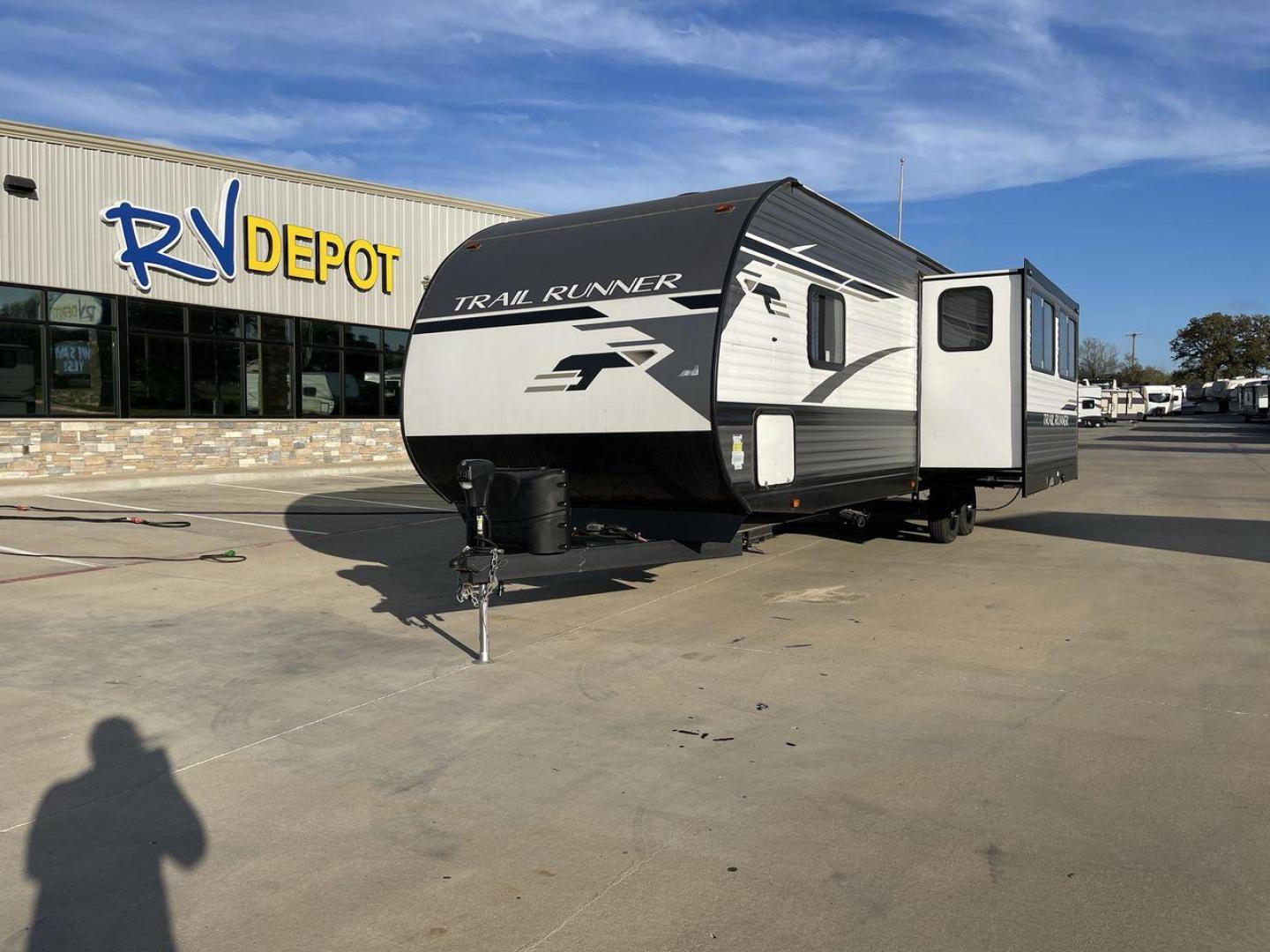 2023 HEARTLAND TRAIL RUNNER 31DB (5SFEB3726PE) , Length: 36.92 ft | Dry Weight: 7,040 lbs | GVWR: 9,642 lbs | Slides: 1 transmission, located at 4319 N Main Street, Cleburne, TX, 76033, (817) 221-0660, 32.435829, -97.384178 - The 2023 Heartland Trail Runner 31DB is a versatile and spacious travel trailer designed for families and adventure enthusiasts. This vehicle is the perfect option for families or groups looking to embark on memorable road trips. The travel trailer is a bunkhouse, and features a family-centric layou - Photo#0