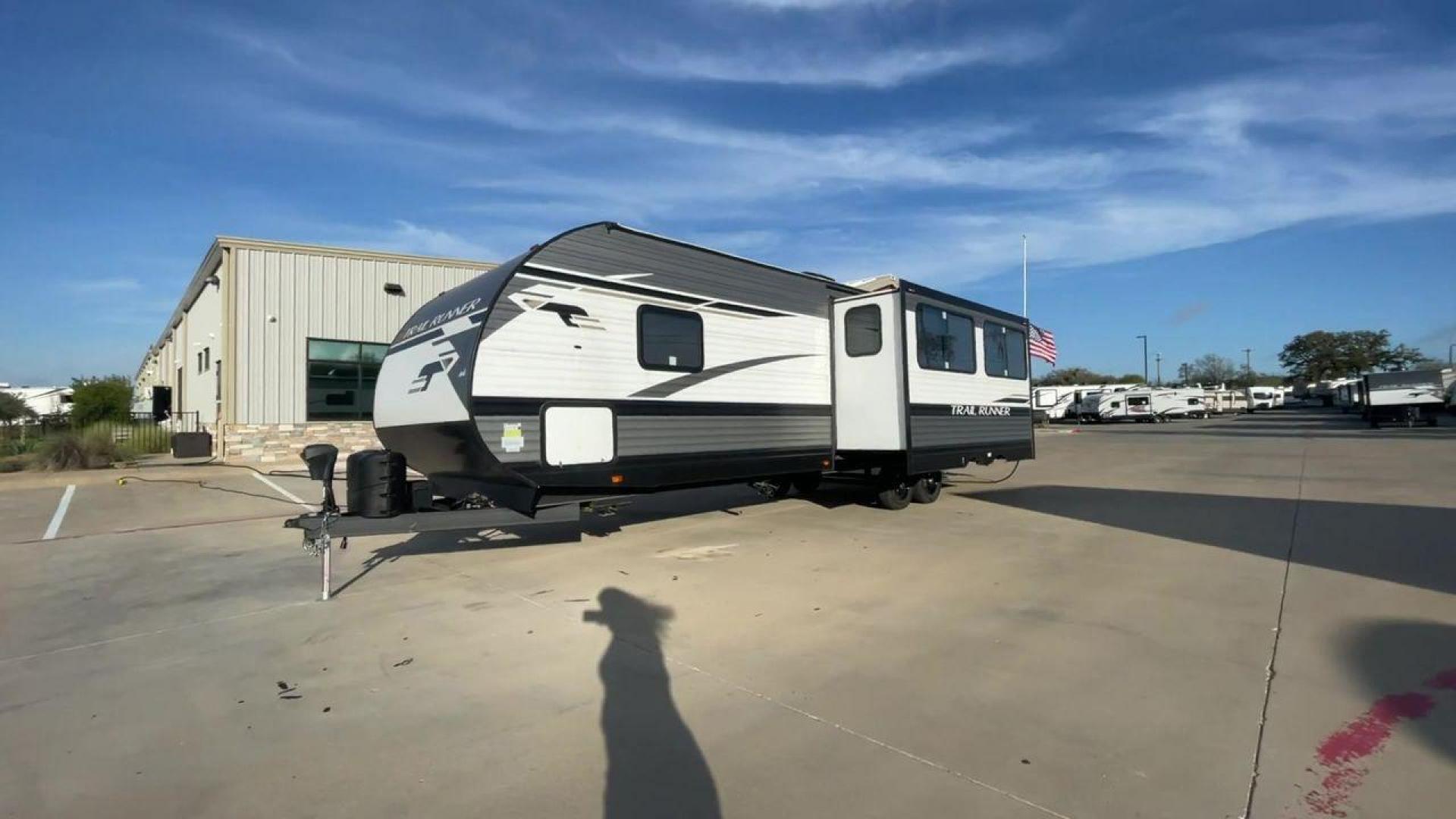 2023 HEARTLAND TRAIL RUNNER 31DB (5SFEB3726PE) , Length: 36.92 ft | Dry Weight: 7,040 lbs | GVWR: 9,642 lbs | Slides: 1 transmission, located at 4319 N Main Street, Cleburne, TX, 76033, (817) 221-0660, 32.435829, -97.384178 - The 2023 Heartland Trail Runner 31DB is a versatile and spacious travel trailer designed for families and adventure enthusiasts. This vehicle is the perfect option for families or groups looking to embark on memorable road trips. The travel trailer is a bunkhouse, and features a family-centric layou - Photo#5