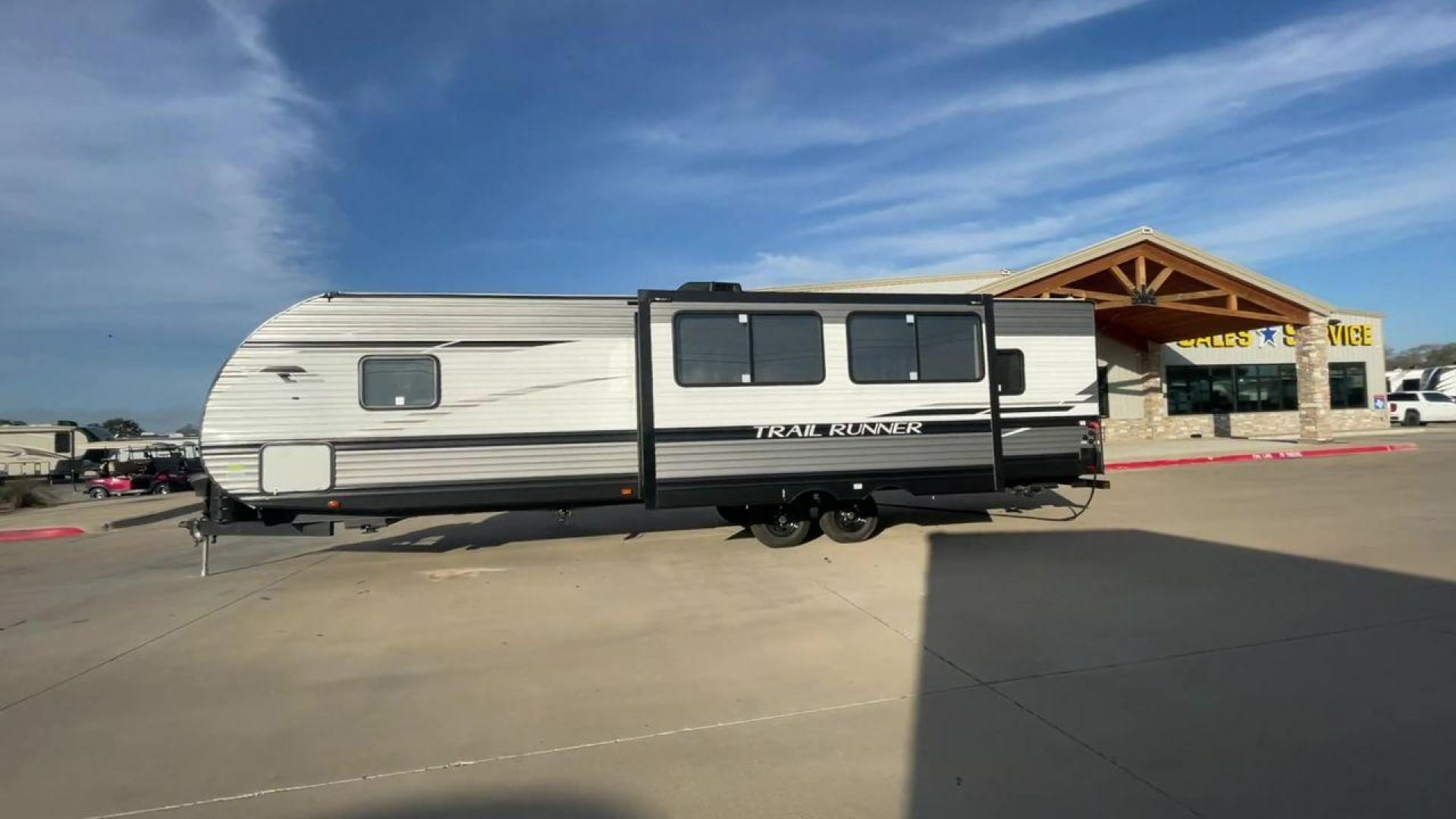 2023 HEARTLAND TRAIL RUNNER 31DB (5SFEB3726PE) , Length: 36.92 ft | Dry Weight: 7,040 lbs | GVWR: 9,642 lbs | Slides: 1 transmission, located at 4319 N Main Street, Cleburne, TX, 76033, (817) 221-0660, 32.435829, -97.384178 - The 2023 Heartland Trail Runner 31DB is a versatile and spacious travel trailer designed for families and adventure enthusiasts. This vehicle is the perfect option for families or groups looking to embark on memorable road trips. The travel trailer is a bunkhouse, and features a family-centric layou - Photo#6