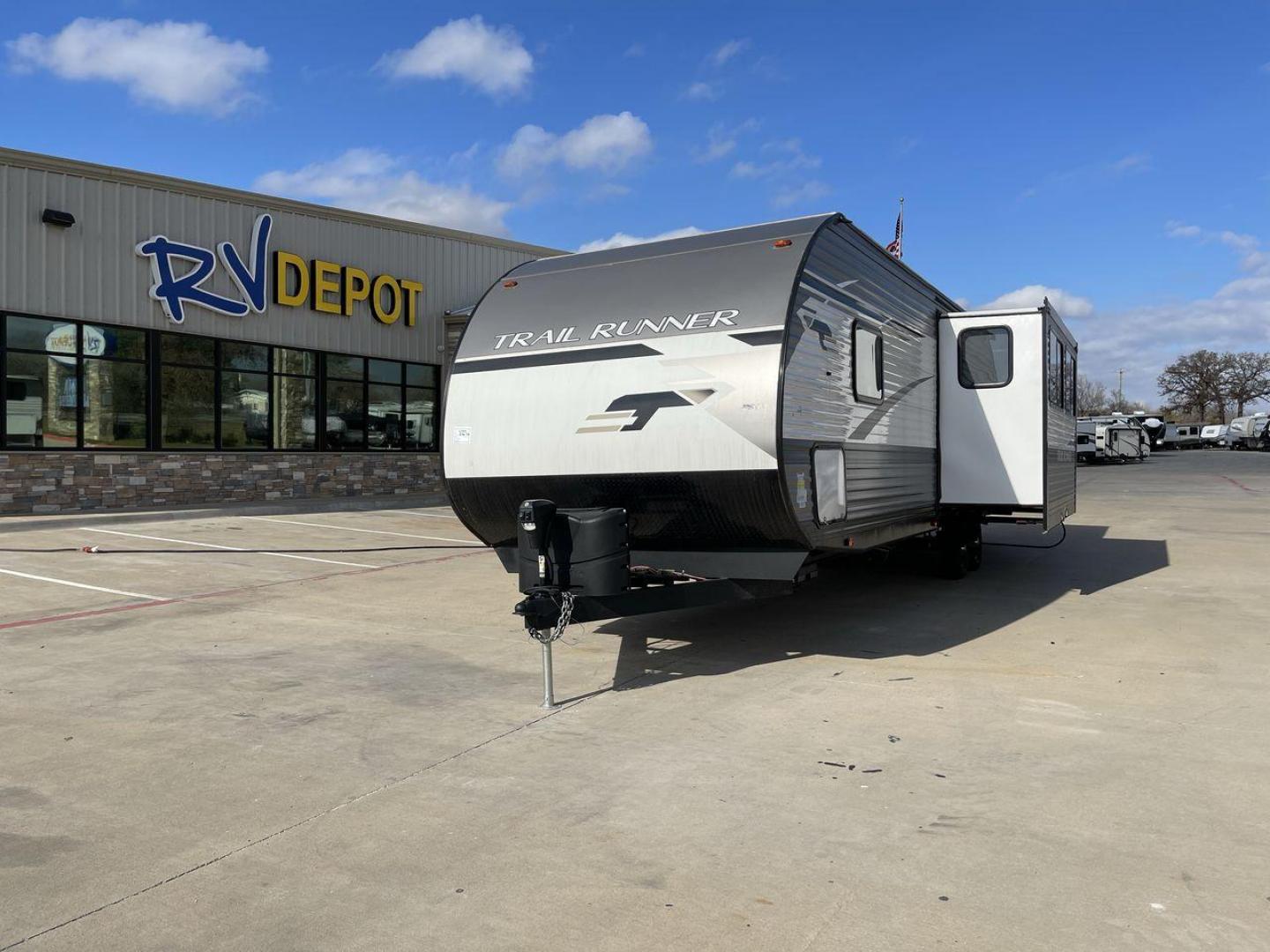 2023 HEARTLAND TRAIL RUNNER 31DB (5SFEB3722PE) , Length: 36.92 ft | Dry Weight: 7,040 lbs. | Gross Weight: 9,642 lbs | Slides: 1 transmission, located at 4319 N Main Street, Cleburne, TX, 76033, (817) 221-0660, 32.435829, -97.384178 - The 2023 Heartland Trail Runner 31DB is a family-friendly travel trailer designed to elevate your camping adventures with comfort and convenience. Measuring 36 feet, this model is a testament to Heartland's commitment to providing a spacious and well-equipped living space. The 31DB boasts a smart la - Photo#0