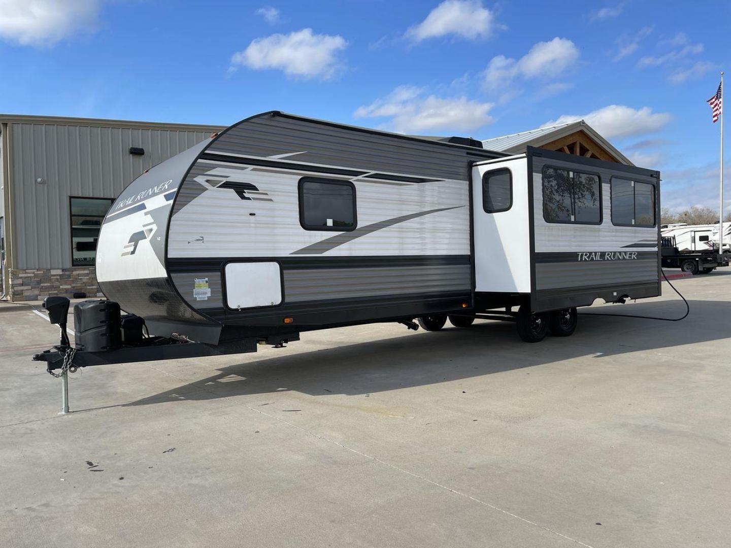 2023 HEARTLAND TRAIL RUNNER 31DB (5SFEB3722PE) , Length: 36.92 ft | Dry Weight: 7,040 lbs. | Gross Weight: 9,642 lbs | Slides: 1 transmission, located at 4319 N Main Street, Cleburne, TX, 76033, (817) 221-0660, 32.435829, -97.384178 - The 2023 Heartland Trail Runner 31DB is a family-friendly travel trailer designed to elevate your camping adventures with comfort and convenience. Measuring 36 feet, this model is a testament to Heartland's commitment to providing a spacious and well-equipped living space. The 31DB boasts a smart la - Photo#25