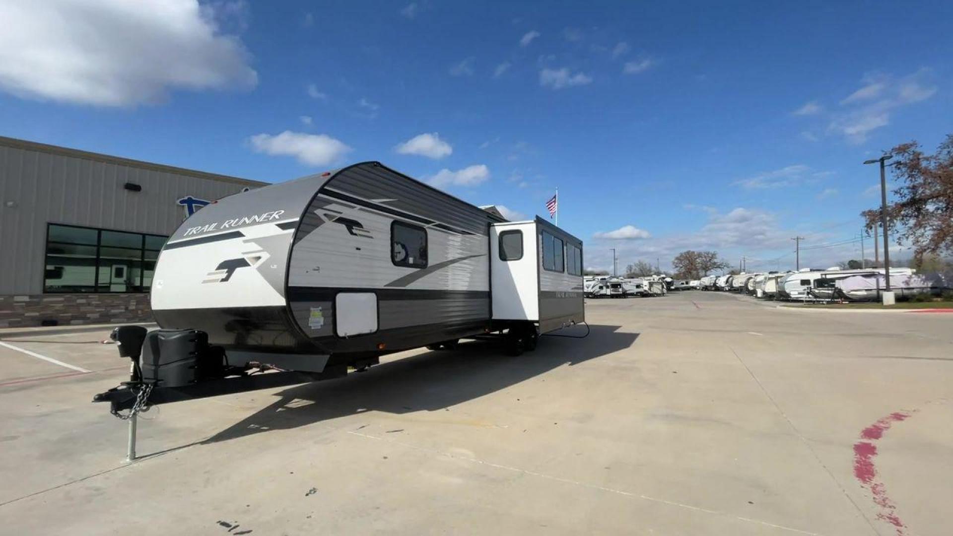 2023 HEARTLAND TRAIL RUNNER 31DB (5SFEB3722PE) , Length: 36.92 ft | Dry Weight: 7,040 lbs. | Gross Weight: 9,642 lbs | Slides: 1 transmission, located at 4319 N Main Street, Cleburne, TX, 76033, (817) 221-0660, 32.435829, -97.384178 - The 2023 Heartland Trail Runner 31DB is a family-friendly travel trailer designed to elevate your camping adventures with comfort and convenience. Measuring 36 feet, this model is a testament to Heartland's commitment to providing a spacious and well-equipped living space. The 31DB boasts a smart la - Photo#5