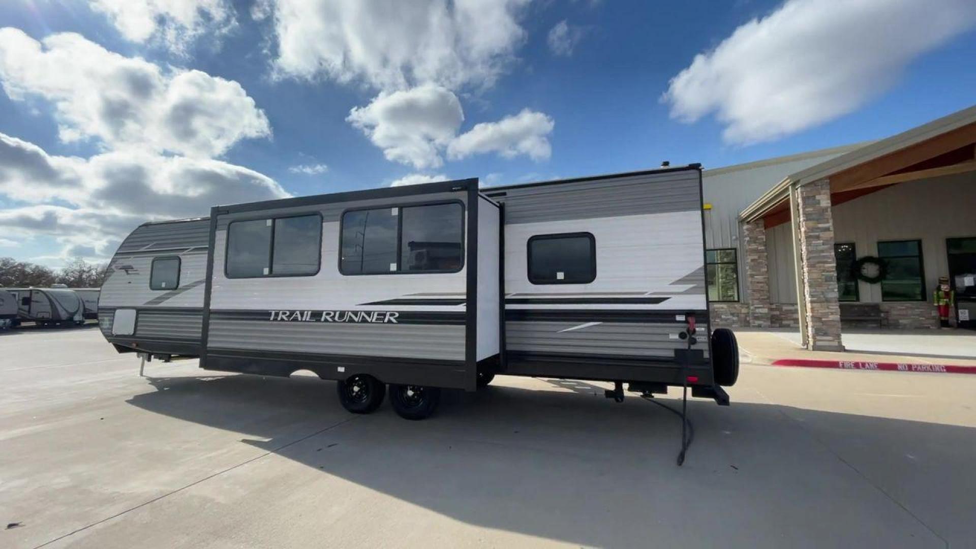 2023 HEARTLAND TRAIL RUNNER 31DB (5SFEB3722PE) , Length: 36.92 ft | Dry Weight: 7,040 lbs. | Gross Weight: 9,642 lbs | Slides: 1 transmission, located at 4319 N Main Street, Cleburne, TX, 76033, (817) 221-0660, 32.435829, -97.384178 - The 2023 Heartland Trail Runner 31DB is a family-friendly travel trailer designed to elevate your camping adventures with comfort and convenience. Measuring 36 feet, this model is a testament to Heartland's commitment to providing a spacious and well-equipped living space. The 31DB boasts a smart la - Photo#7