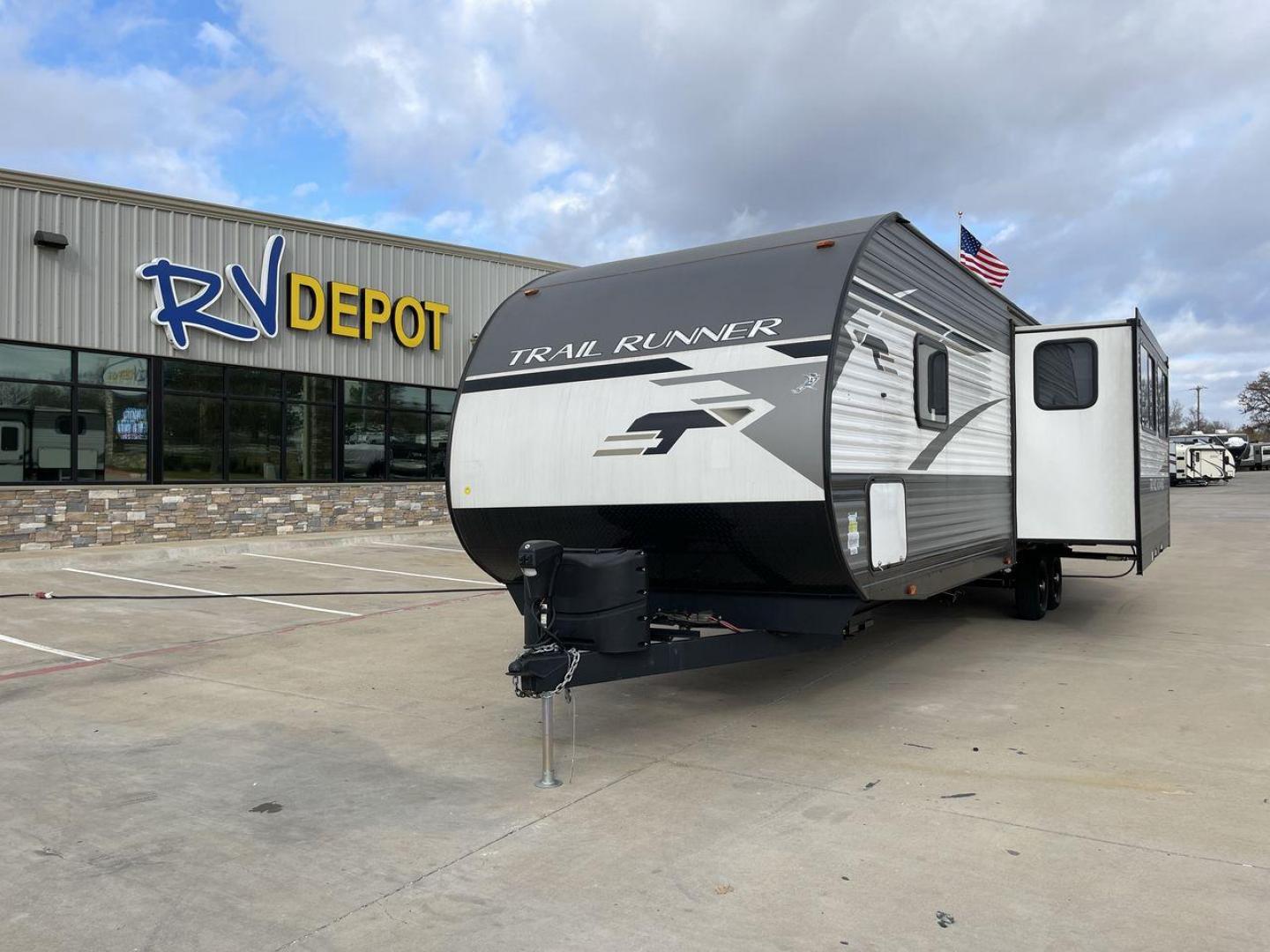 2023 HEARTLAND TRAIL RUNNER 31DB (5SFEB3722PE) , Length: 36.92 ft | Dry Weight: 7,040 lbs. | Gross Weight: 9,642 lbs | Slides: 1 transmission, located at 4319 N Main Street, Cleburne, TX, 76033, (817) 221-0660, 32.435829, -97.384178 - The 2023 Heartland Trail Runner 31DB is a family-friendly travel trailer designed to elevate your camping adventures with comfort and convenience. Measuring 36 feet, this model is a testament to Heartland's commitment to providing a spacious and well-equipped living space. The 31DB boasts a smart la - Photo#0