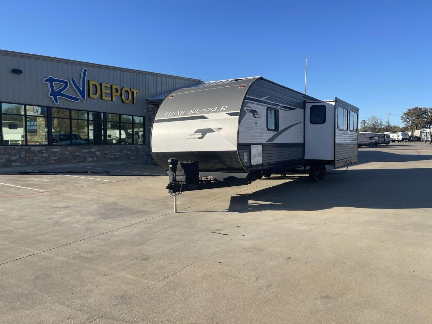 2023 HEARTLAND TRAIL RUNNER 31DB (5SFEB3723PE) , Length: 36.92 ft | Dry Weight: 7,040 lbs | GVWR: 9,642 lbs | Slides: 1 transmission, located at 4319 N Main Street, Cleburne, TX, 76033, (817) 221-0660, 32.435829, -97.384178 - The 2023 Heartland Trail Runner 31DB is a versatile and spacious travel trailer designed for families and adventure enthusiasts. This vehicle is the perfect option for families or groups looking to embark on memorable road trips. The travel trailer is a bunkhouse, and features a family-centric layou - Photo#0