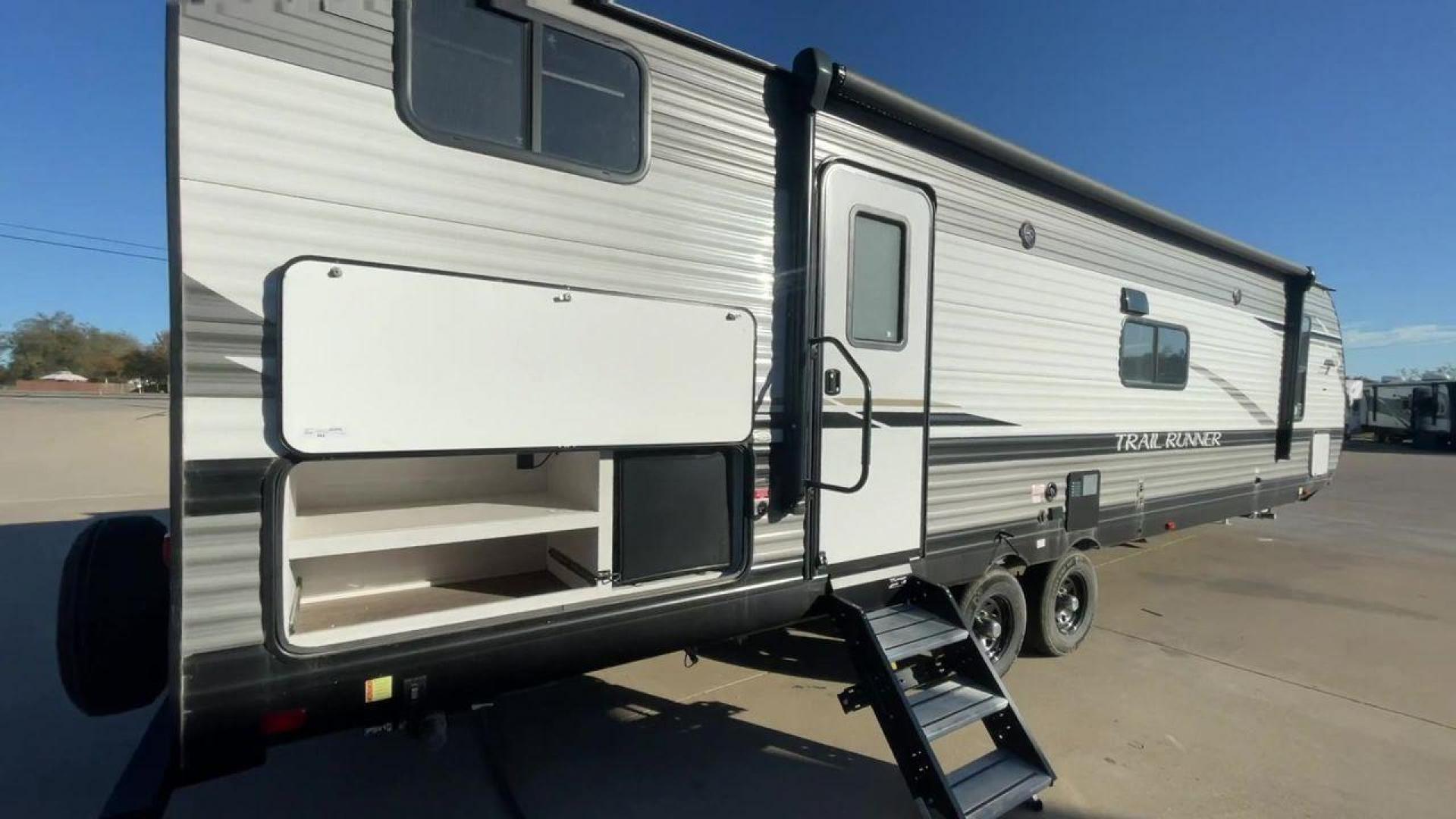 2023 HEARTLAND TRAIL RUNNER 31DB (5SFEB3723PE) , Length: 36.92 ft | Dry Weight: 7,040 lbs | GVWR: 9,642 lbs | Slides: 1 transmission, located at 4319 N Main Street, Cleburne, TX, 76033, (817) 221-0660, 32.435829, -97.384178 - The 2023 Heartland Trail Runner 31DB is a versatile and spacious travel trailer designed for families and adventure enthusiasts. This vehicle is the perfect option for families or groups looking to embark on memorable road trips. The travel trailer is a bunkhouse, and features a family-centric layou - Photo#1