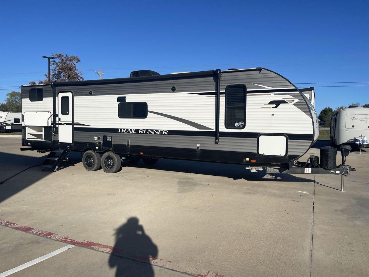 2023 HEARTLAND TRAIL RUNNER 31DB (5SFEB3723PE) , Length: 36.92 ft | Dry Weight: 7,040 lbs | GVWR: 9,642 lbs | Slides: 1 transmission, located at 4319 N Main Street, Cleburne, TX, 76033, (817) 221-0660, 32.435829, -97.384178 - The 2023 Heartland Trail Runner 31DB is a versatile and spacious travel trailer designed for families and adventure enthusiasts. This vehicle is the perfect option for families or groups looking to embark on memorable road trips. The travel trailer is a bunkhouse, and features a family-centric layou - Photo#26