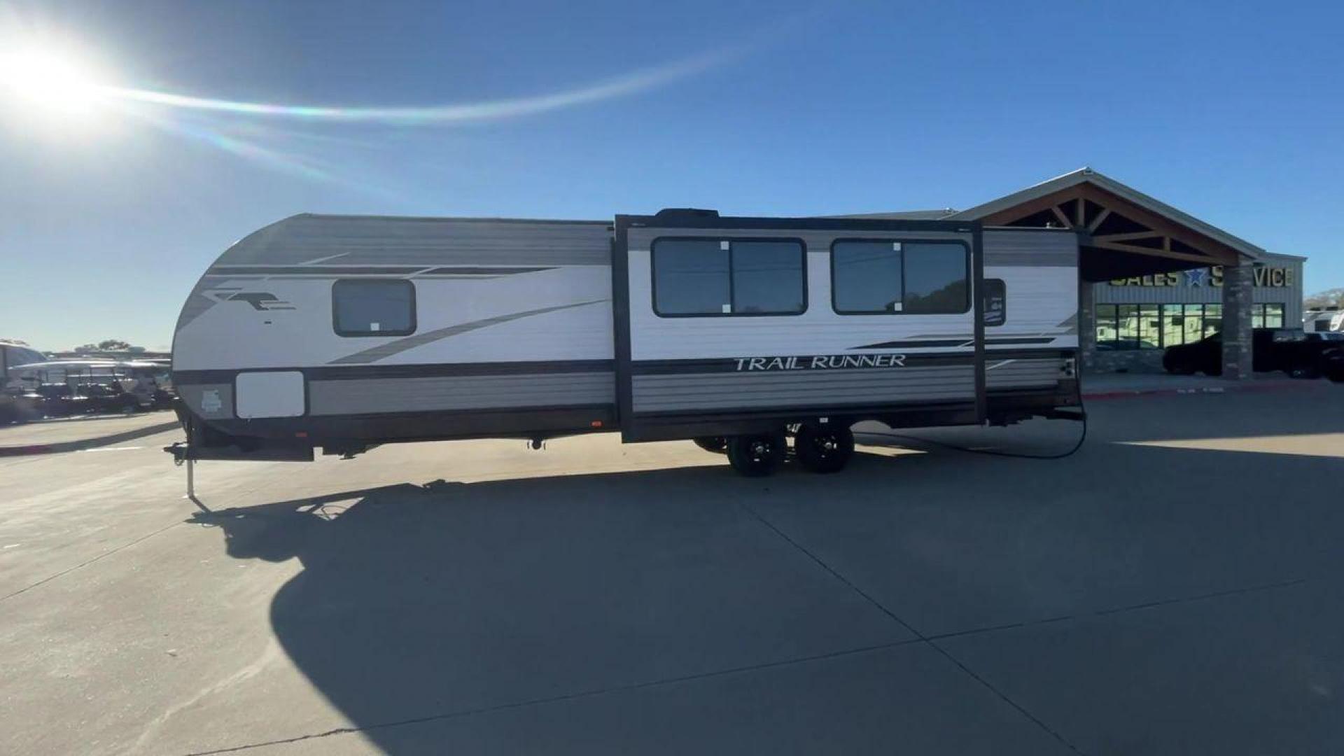 2023 HEARTLAND TRAIL RUNNER 31DB (5SFEB3723PE) , Length: 36.92 ft | Dry Weight: 7,040 lbs | GVWR: 9,642 lbs | Slides: 1 transmission, located at 4319 N Main Street, Cleburne, TX, 76033, (817) 221-0660, 32.435829, -97.384178 - The 2023 Heartland Trail Runner 31DB is a versatile and spacious travel trailer designed for families and adventure enthusiasts. This vehicle is the perfect option for families or groups looking to embark on memorable road trips. The travel trailer is a bunkhouse, and features a family-centric layou - Photo#6