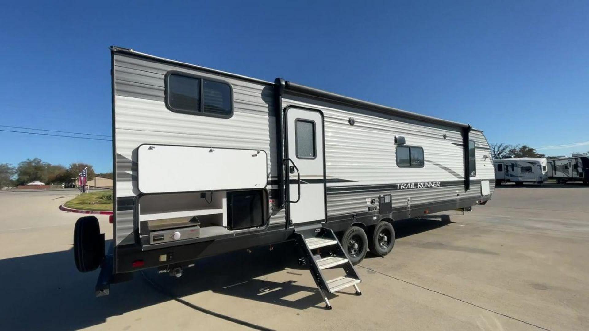 2023 HEARTLAND TRAIL RUNNER 31DB (5SFEB3720PE) , Length: 36.92 ft. | Dry Weight: 7,040 lbs. | Gross Weight: 9,642 lbs. | Slides: 1 transmission, located at 4319 N Main Street, Cleburne, TX, 76033, (817) 221-0660, 32.435829, -97.384178 - The 2023 Heartland Trail Runner 31DB is a versatile and spacious travel trailer designed for families and adventure enthusiasts. This vehicle is the perfect option for families or groups looking to embark on memorable road trips. The travel trailer is a bunkhouse, and features a family-centric layou - Photo#1