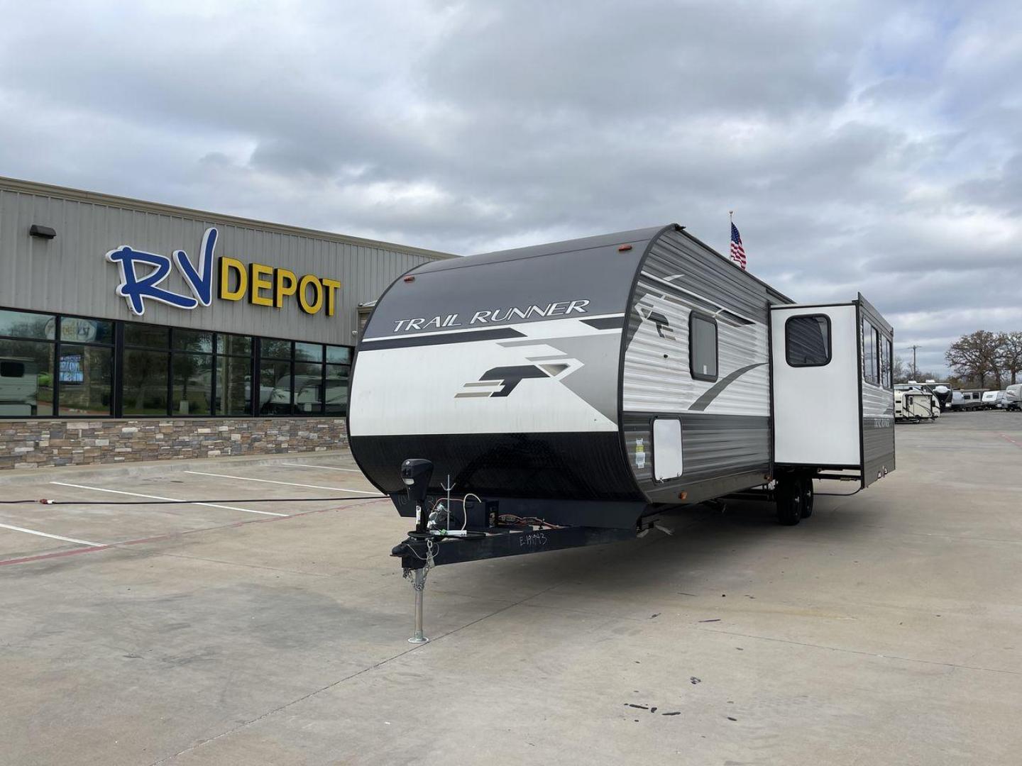 2023 HEARTLAND TRAIL RUNNER 31DB (5SFEB3729PE) , Length: 36.92 ft | Dry Weight: 7,040 lbs. | Gross Weight: 9,642 lbs | Slides: 1 transmission, located at 4319 N Main Street, Cleburne, TX, 76033, (817) 221-0660, 32.435829, -97.384178 - The 2023 Heartland Trail Runner 31DB is a family-friendly travel trailer designed to elevate your camping adventures with comfort and convenience. Measuring 36 feet, this model is a testament to Heartland's commitment to providing a spacious and well-equipped living space. The 31DB boasts a smart la - Photo#0