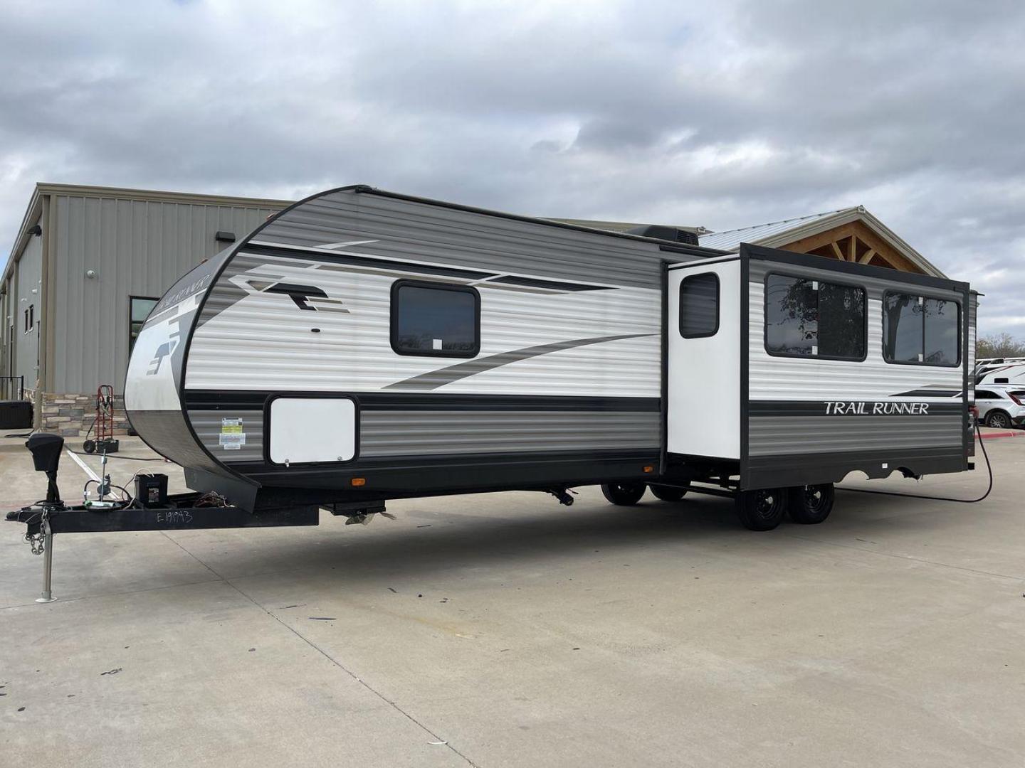 2023 HEARTLAND TRAIL RUNNER 31DB (5SFEB3729PE) , Length: 36.92 ft | Dry Weight: 7,040 lbs. | Gross Weight: 9,642 lbs | Slides: 1 transmission, located at 4319 N Main Street, Cleburne, TX, 76033, (817) 221-0660, 32.435829, -97.384178 - The 2023 Heartland Trail Runner 31DB is a family-friendly travel trailer designed to elevate your camping adventures with comfort and convenience. Measuring 36 feet, this model is a testament to Heartland's commitment to providing a spacious and well-equipped living space. The 31DB boasts a smart la - Photo#24