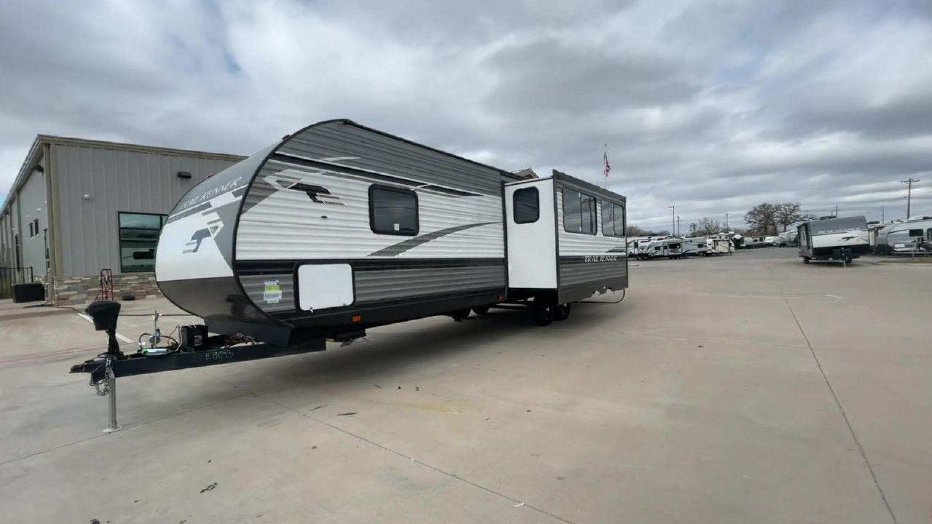 2023 HEARTLAND TRAIL RUNNER 31DB (5SFEB3729PE) , Length: 36.92 ft | Dry Weight: 7,040 lbs. | Gross Weight: 9,642 lbs | Slides: 1 transmission, located at 4319 N Main Street, Cleburne, TX, 76033, (817) 221-0660, 32.435829, -97.384178 - The 2023 Heartland Trail Runner 31DB is a family-friendly travel trailer designed to elevate your camping adventures with comfort and convenience. Measuring 36 feet, this model is a testament to Heartland's commitment to providing a spacious and well-equipped living space. The 31DB boasts a smart la - Photo#5