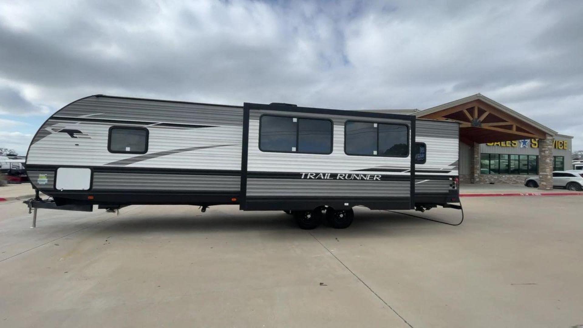 2023 HEARTLAND TRAIL RUNNER 31DB (5SFEB3729PE) , Length: 36.92 ft | Dry Weight: 7,040 lbs. | Gross Weight: 9,642 lbs | Slides: 1 transmission, located at 4319 N Main Street, Cleburne, TX, 76033, (817) 221-0660, 32.435829, -97.384178 - The 2023 Heartland Trail Runner 31DB is a family-friendly travel trailer designed to elevate your camping adventures with comfort and convenience. Measuring 36 feet, this model is a testament to Heartland's commitment to providing a spacious and well-equipped living space. The 31DB boasts a smart la - Photo#6