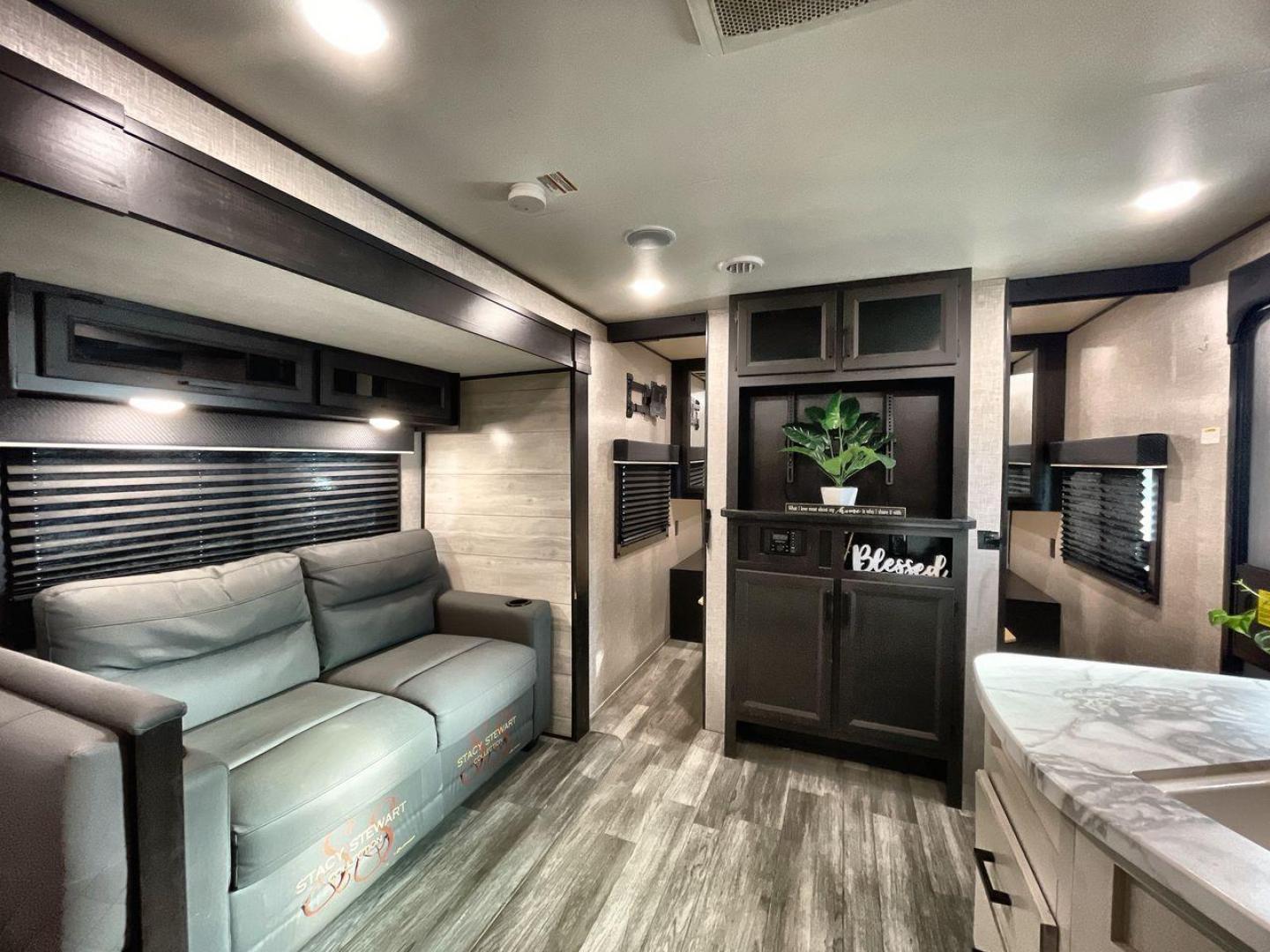 2023 JAYCO JAYFLIGHT 267BHS (1UJBC0BP0P1) , located at 4319 N Main Street, Cleburne, TX, 76033, (817) 221-0660, 32.435829, -97.384178 - Photo#10