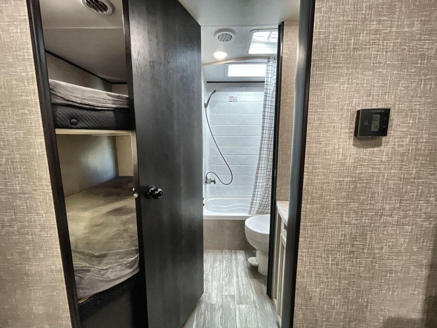 2023 JAYCO JAYFLIGHT 267BHS (1UJBC0BP0P1) , located at 4319 N Main Street, Cleburne, TX, 76033, (817) 221-0660, 32.435829, -97.384178 - Photo#14