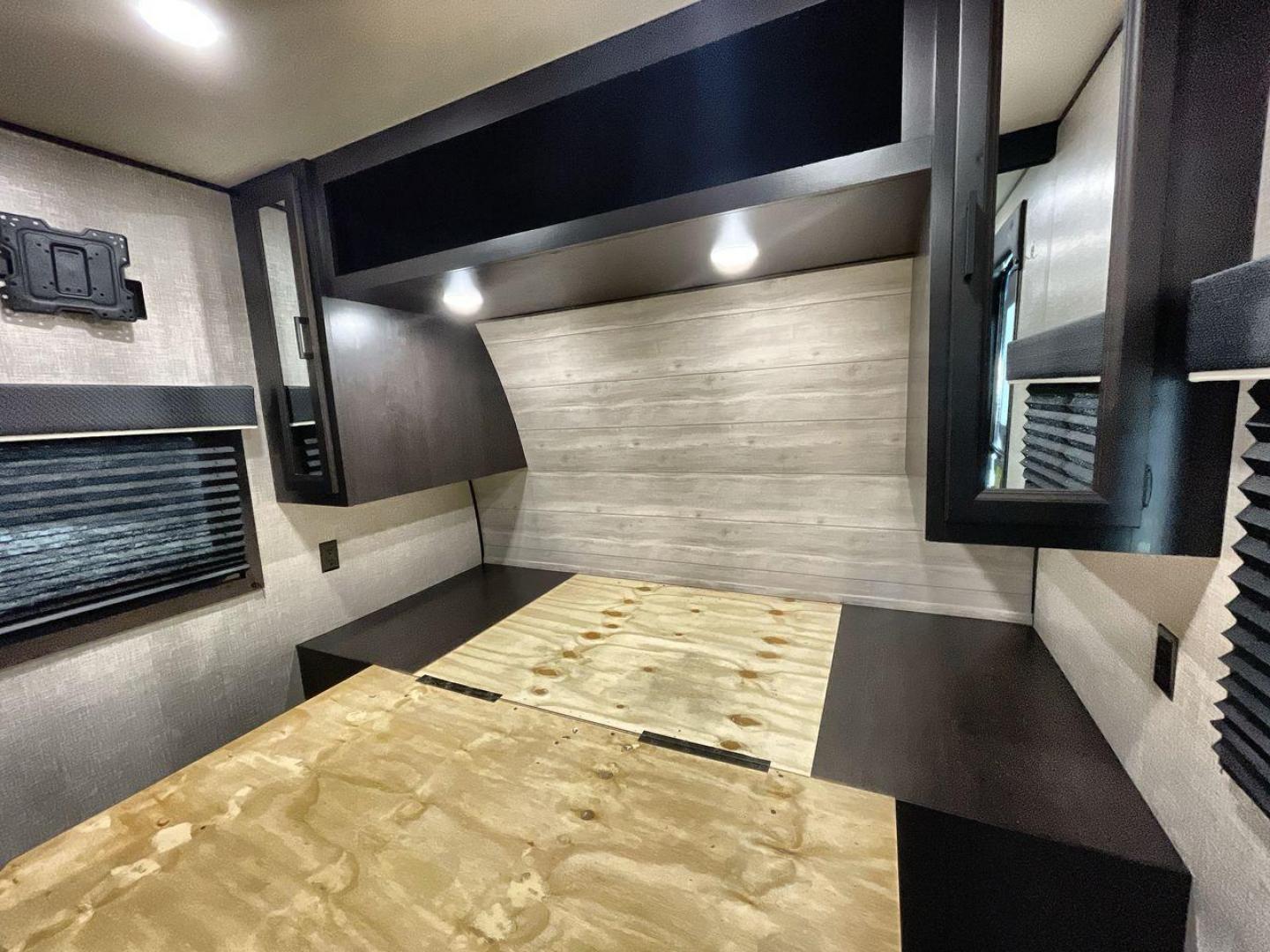 2023 JAYCO JAYFLIGHT 267BHS (1UJBC0BP0P1) , located at 4319 N Main Street, Cleburne, TX, 76033, (817) 221-0660, 32.435829, -97.384178 - Photo#16