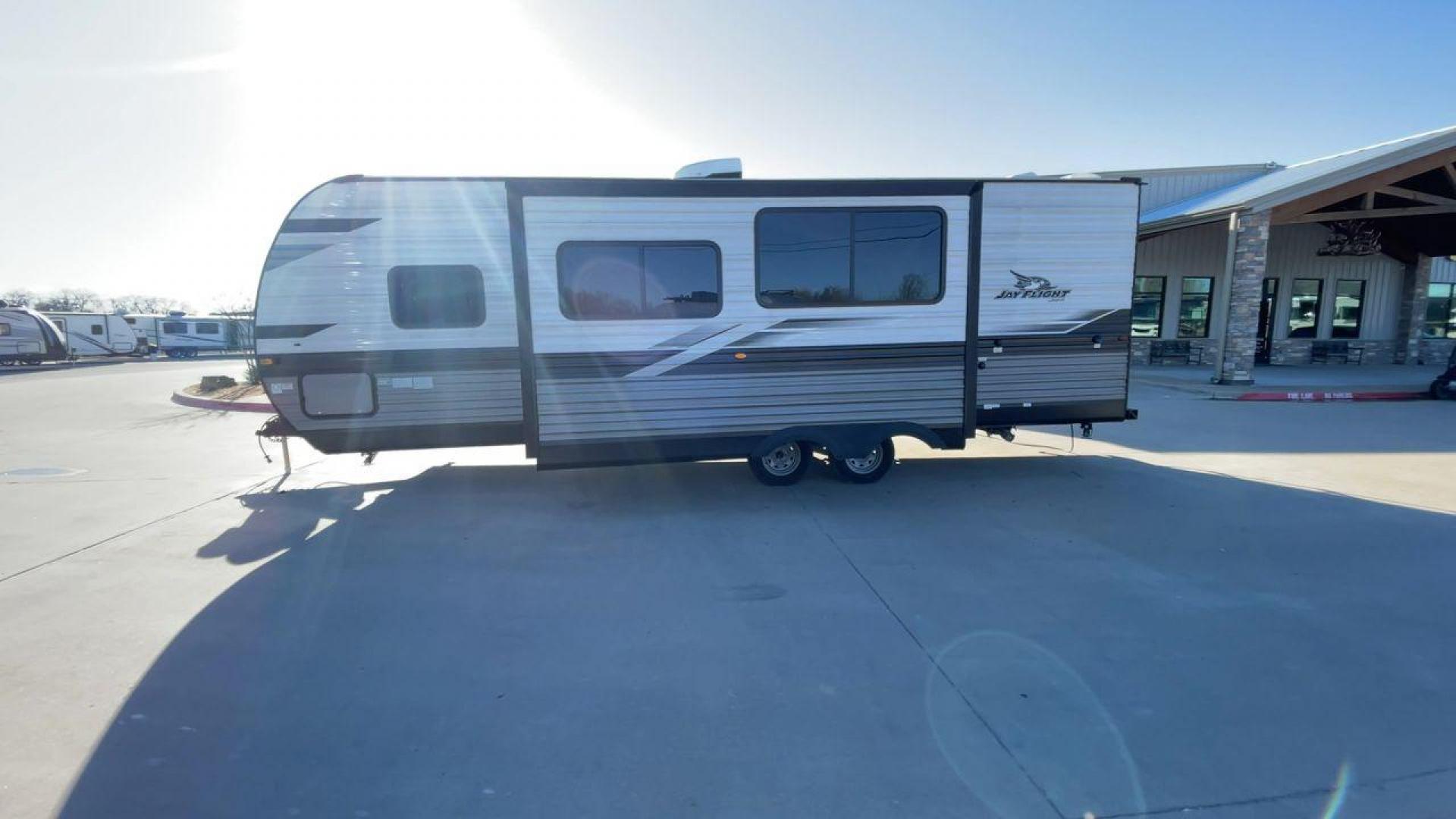 2023 JAYCO JAYFLIGHT 267BHS (1UJBC0BP0P1) , located at 4319 N Main Street, Cleburne, TX, 76033, (817) 221-0660, 32.435829, -97.384178 - Photo#6