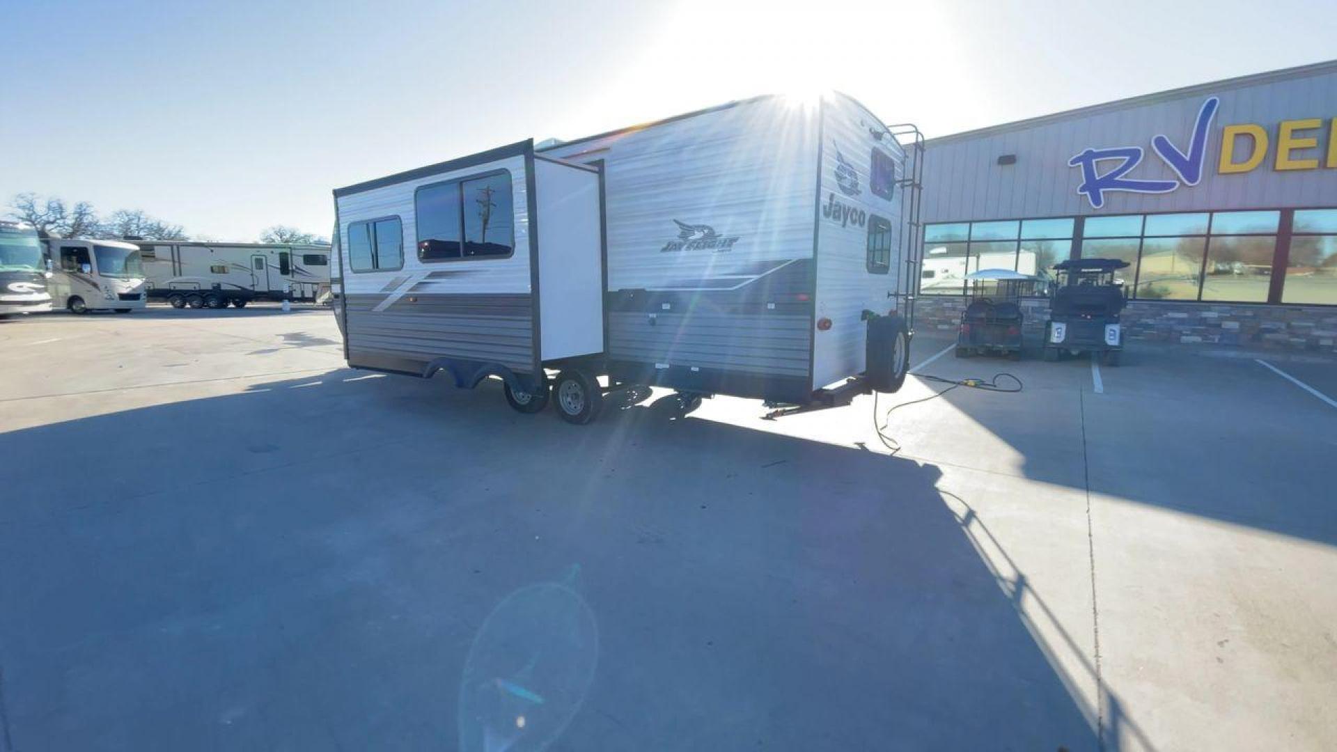 2023 JAYCO JAYFLIGHT 267BHS (1UJBC0BP0P1) , located at 4319 N Main Street, Cleburne, TX, 76033, (817) 221-0660, 32.435829, -97.384178 - Photo#7