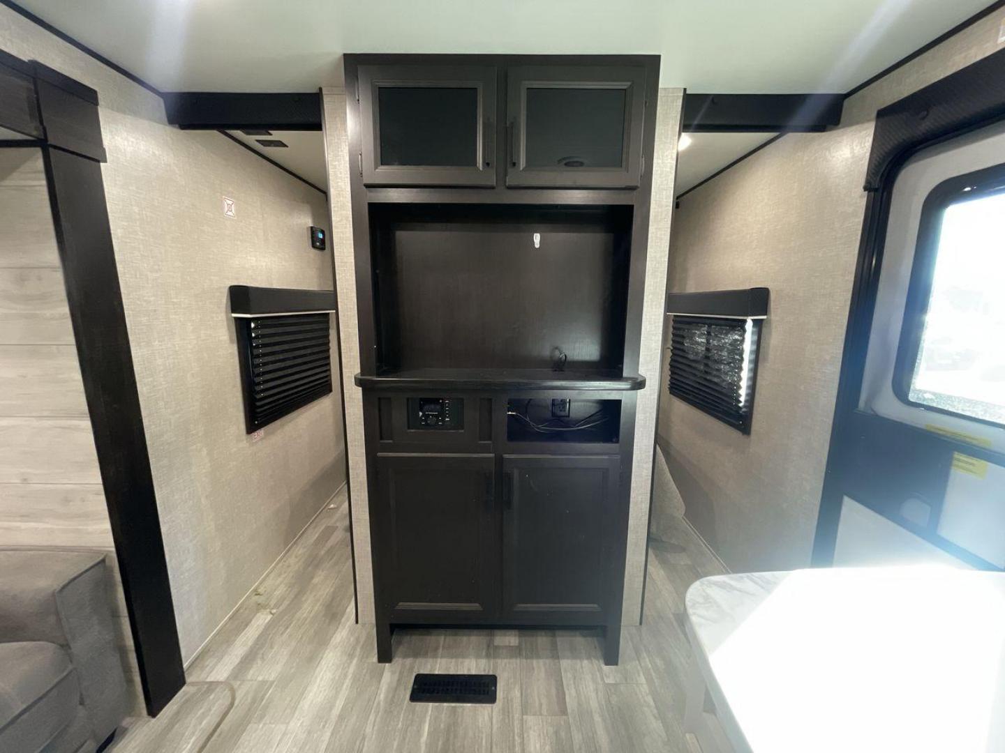 2023 JAYCO JAYFLIGHT 324BDS (1UJBC0BT8P1) , Length: 36.33 ft.| Dry Weight: 7,665 lbs. | Gross Weight: 9,000 lbs.| Slides: 2 transmission, located at 4319 N Main Street, Cleburne, TX, 76033, (817) 221-0660, 32.435829, -97.384178 - The 2023 Jay Flight 324BDS isn't just a travel trailer; it's your adventure-ready home on wheels. Meticulously crafted by Jayco, renowned for their dedication to quality and innovation, this rig caters to families and explorers alike, offering spacious comfort and thoughtful features for an unforget - Photo#20