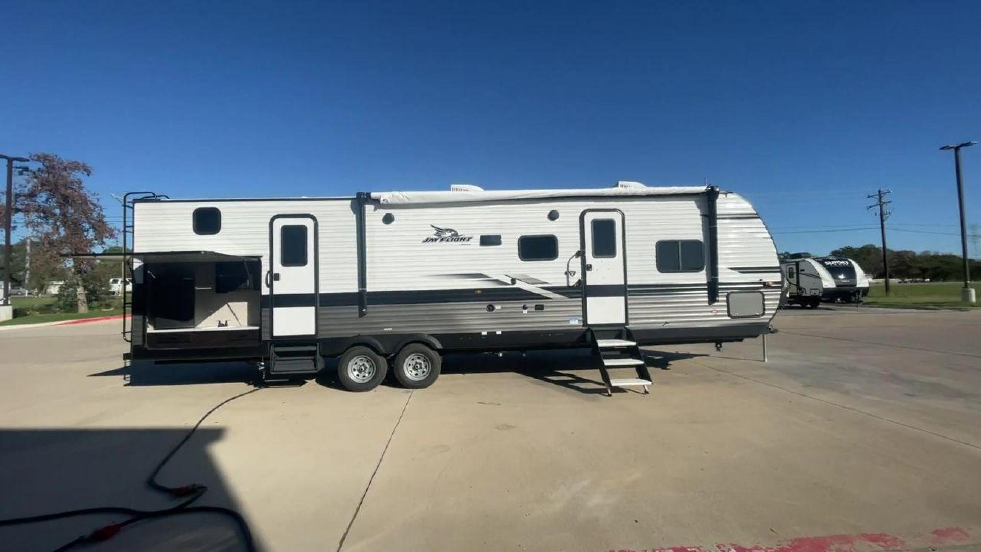 2023 JAYCO JAYFLIGHT 324BDS (1UJBC0BT8P1) , Length: 36.33 ft.| Dry Weight: 7,665 lbs. | Gross Weight: 9,000 lbs.| Slides: 2 transmission, located at 4319 N Main Street, Cleburne, TX, 76033, (817) 221-0660, 32.435829, -97.384178 - The 2023 Jay Flight 324BDS isn't just a travel trailer; it's your adventure-ready home on wheels. Meticulously crafted by Jayco, renowned for their dedication to quality and innovation, this rig caters to families and explorers alike, offering spacious comfort and thoughtful features for an unforget - Photo#2