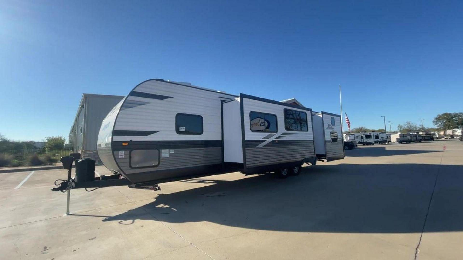 2023 JAYCO JAYFLIGHT 324BDS (1UJBC0BT8P1) , Length: 36.33 ft.| Dry Weight: 7,665 lbs. | Gross Weight: 9,000 lbs.| Slides: 2 transmission, located at 4319 N Main Street, Cleburne, TX, 76033, (817) 221-0660, 32.435829, -97.384178 - The 2023 Jay Flight 324BDS isn't just a travel trailer; it's your adventure-ready home on wheels. Meticulously crafted by Jayco, renowned for their dedication to quality and innovation, this rig caters to families and explorers alike, offering spacious comfort and thoughtful features for an unforget - Photo#5