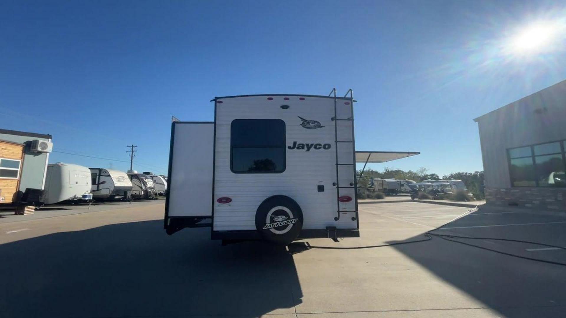 2023 JAYCO JAYFLIGHT 324BDS (1UJBC0BT8P1) , Length: 36.33 ft.| Dry Weight: 7,665 lbs. | Gross Weight: 9,000 lbs.| Slides: 2 transmission, located at 4319 N Main Street, Cleburne, TX, 76033, (817) 221-0660, 32.435829, -97.384178 - The 2023 Jay Flight 324BDS isn't just a travel trailer; it's your adventure-ready home on wheels. Meticulously crafted by Jayco, renowned for their dedication to quality and innovation, this rig caters to families and explorers alike, offering spacious comfort and thoughtful features for an unforget - Photo#8