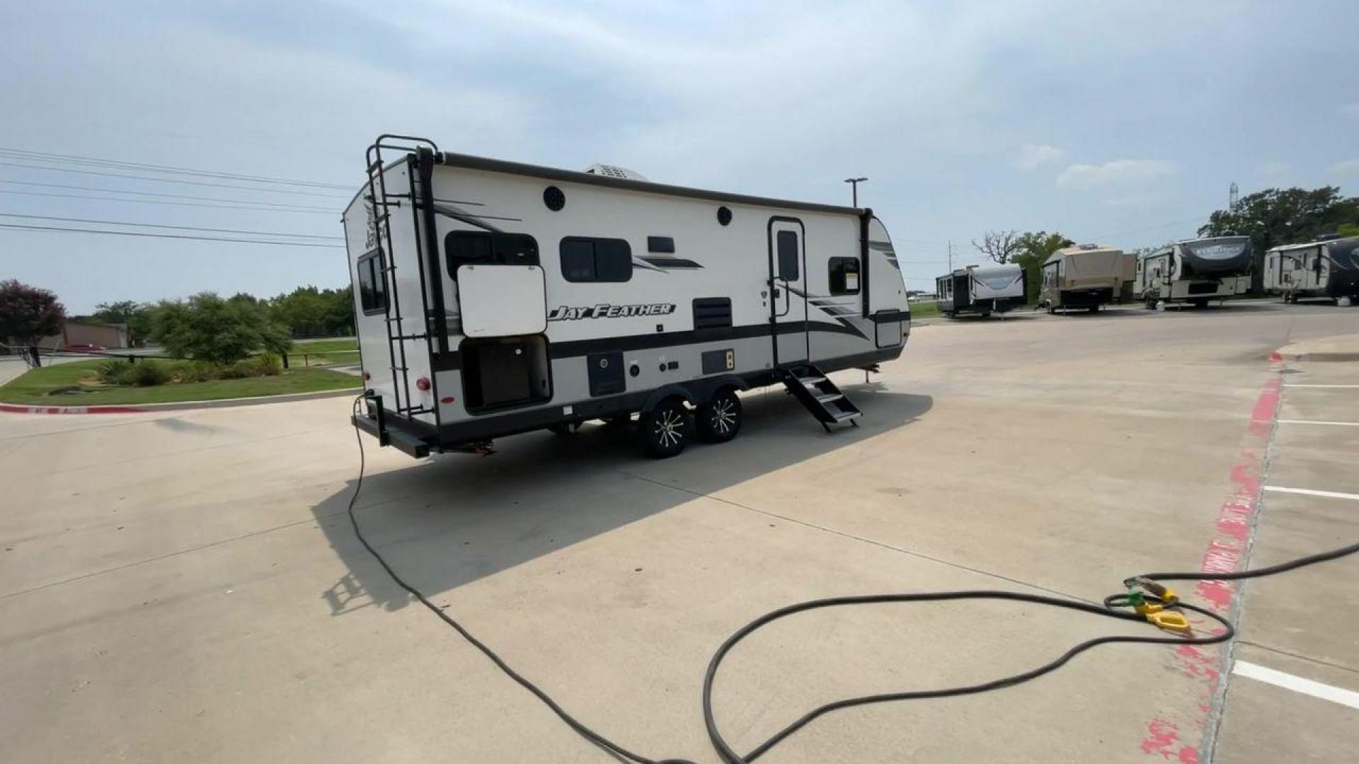 2023 JAYCO JAY FEATHER 24RL (1UJBB0BN6P1) , Length: 28.58 ft. | Dry Weight: 5,325 lbs. | Gross Weight: 6,600 lbs. | Slides: 1 transmission, located at 4319 N Main Street, Cleburne, TX, 76033, (817) 221-0660, 32.435829, -97.384178 - Photo#1