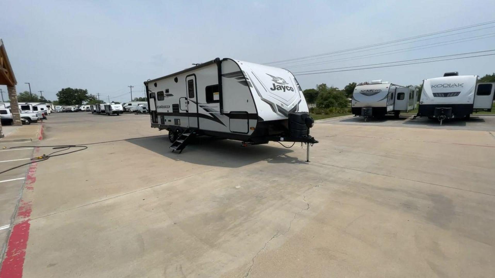 2023 JAYCO JAY FEATHER 24RL (1UJBB0BN6P1) , Length: 28.58 ft. | Dry Weight: 5,325 lbs. | Gross Weight: 6,600 lbs. | Slides: 1 transmission, located at 4319 N Main Street, Cleburne, TX, 76033, (817) 221-0660, 32.435829, -97.384178 - Photo#3