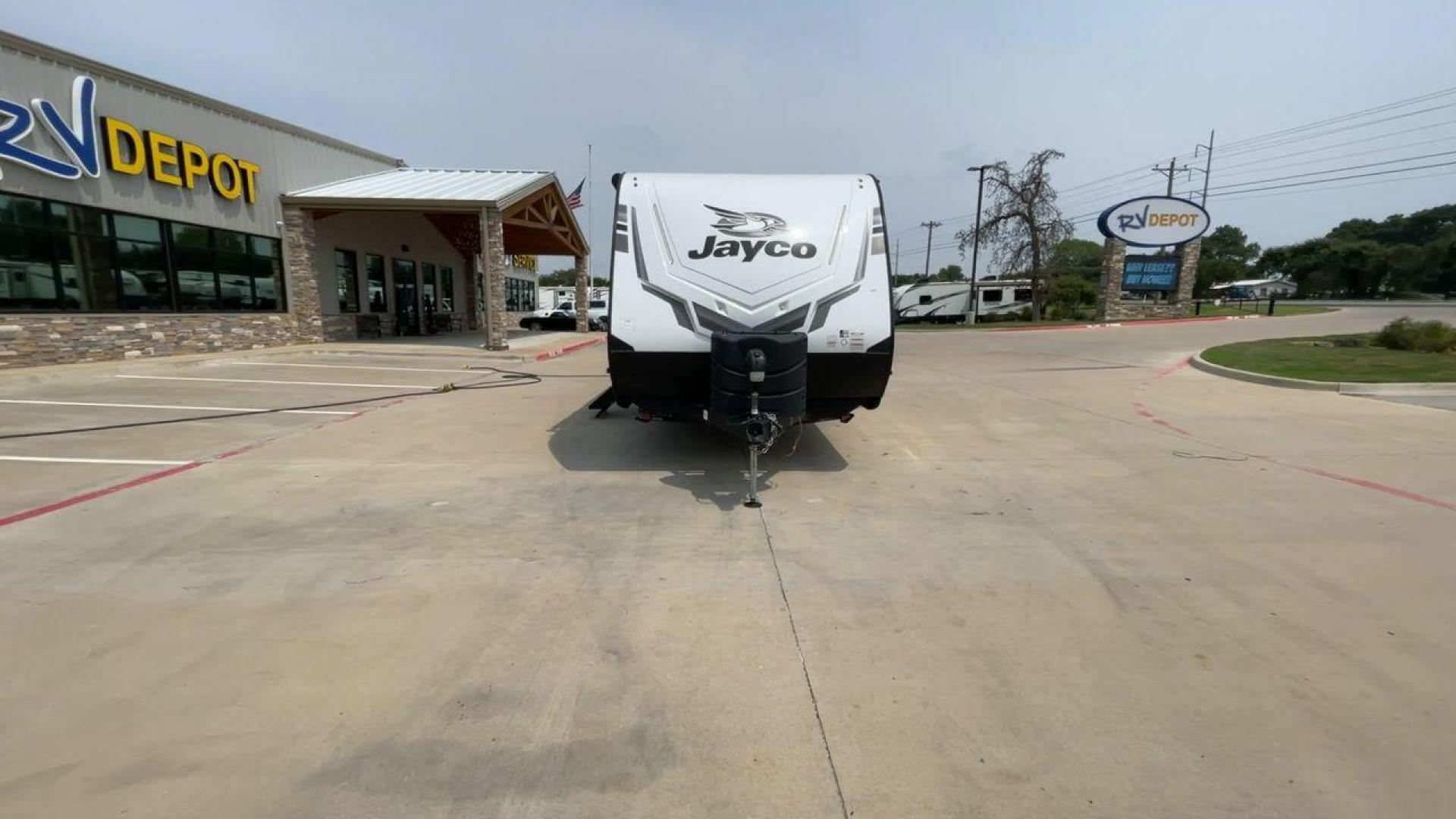 2023 JAYCO JAY FEATHER 24RL (1UJBB0BN6P1) , Length: 28.58 ft. | Dry Weight: 5,325 lbs. | Gross Weight: 6,600 lbs. | Slides: 1 transmission, located at 4319 N Main Street, Cleburne, TX, 76033, (817) 221-0660, 32.435829, -97.384178 - Photo#4