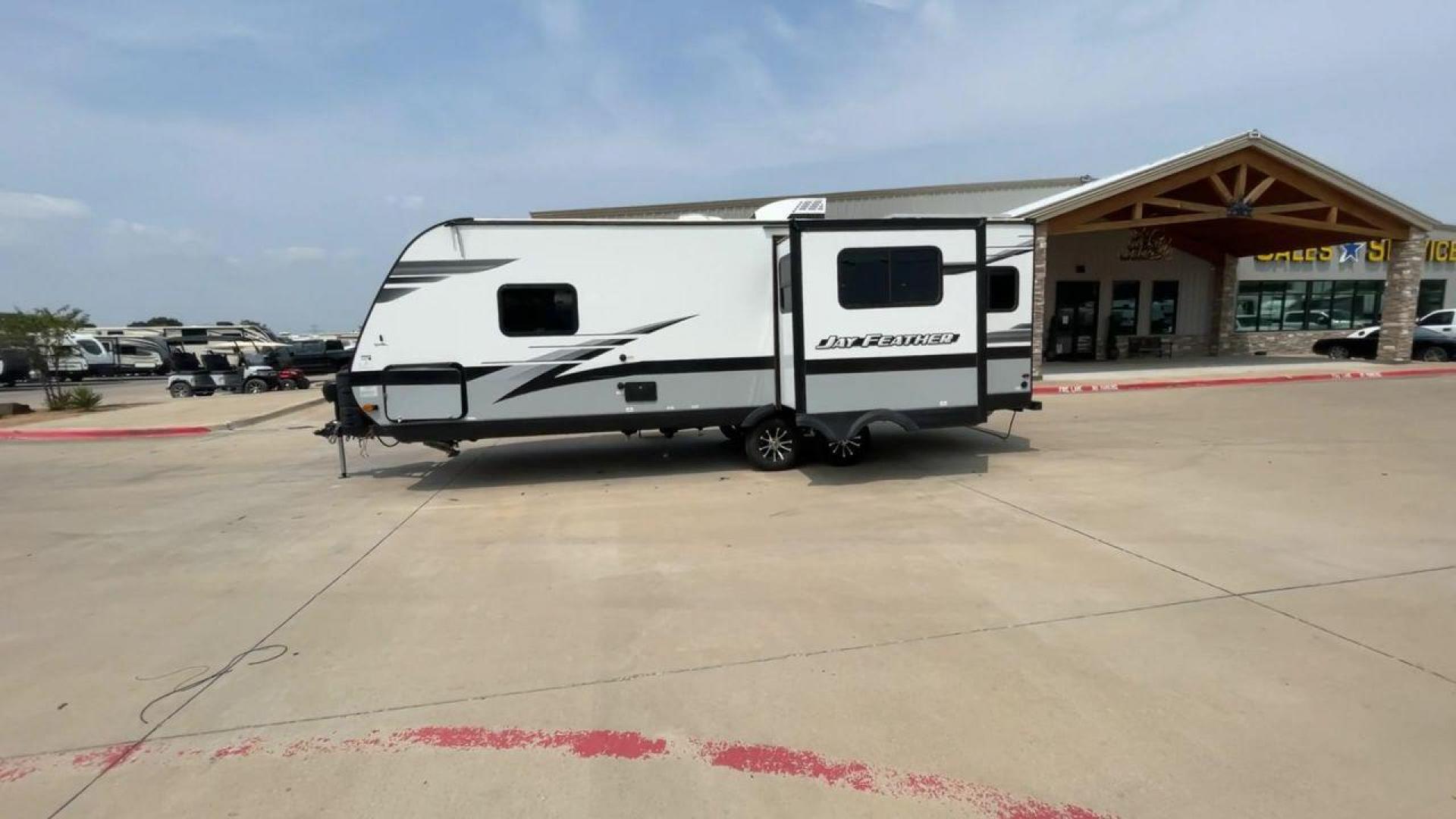 2023 JAYCO JAY FEATHER 24RL (1UJBB0BN6P1) , Length: 28.58 ft. | Dry Weight: 5,325 lbs. | Gross Weight: 6,600 lbs. | Slides: 1 transmission, located at 4319 N Main Street, Cleburne, TX, 76033, (817) 221-0660, 32.435829, -97.384178 - Photo#6