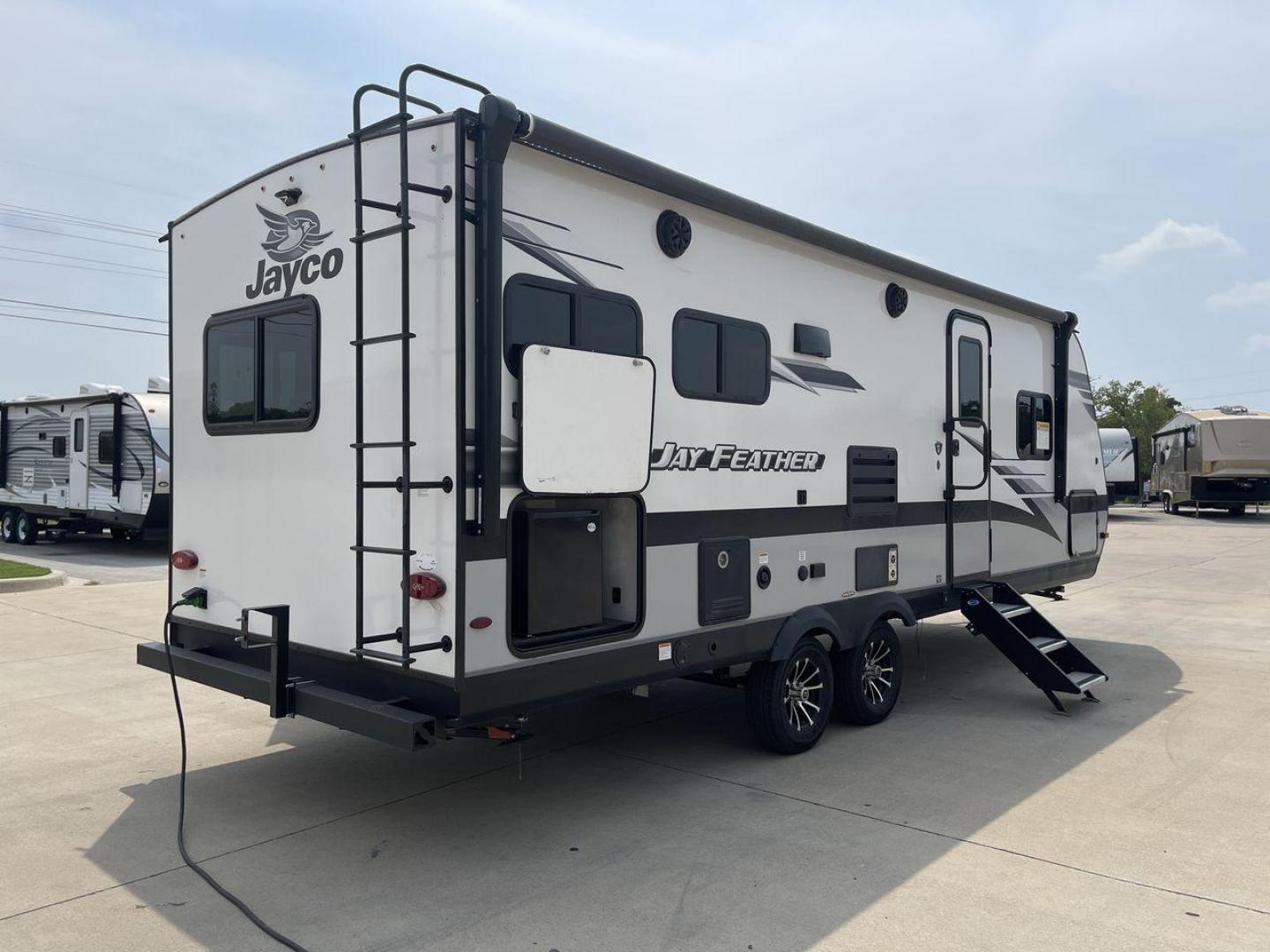 2023 JAYCO JAY FEATHER 24RL (1UJBB0BN6P1) , Length: 28.58 ft. | Dry Weight: 5,325 lbs. | Gross Weight: 6,600 lbs. | Slides: 1 transmission, located at 4319 N Main Street, Cleburne, TX, 76033, (817) 221-0660, 32.435829, -97.384178 - Photo#25