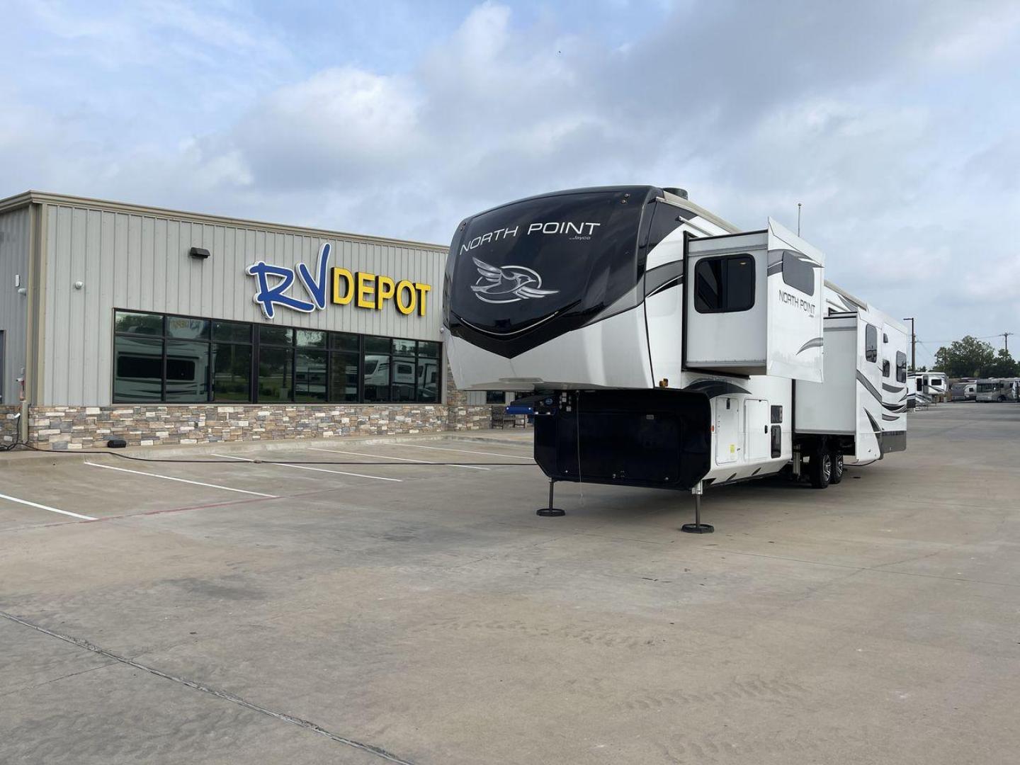 2023 JAYCO NORTH POINT 377RLBH (1UJCD0BV1P1) , located at 4319 N Main Street, Cleburne, TX, 76033, (817) 221-0660, 32.435829, -97.384178 - Photo#0