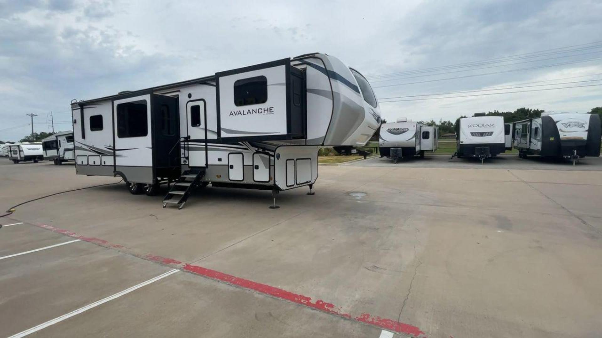 2023 KEYSTONE AVALANCHE 360FL (4YDFAVT29PE) , Length: 40.08 ft. | Dry Weight: 13,875 lbs. | Slides: 5 transmission, located at 4319 N Main Street, Cleburne, TX, 76033, (817) 221-0660, 32.435829, -97.384178 - Photo#3