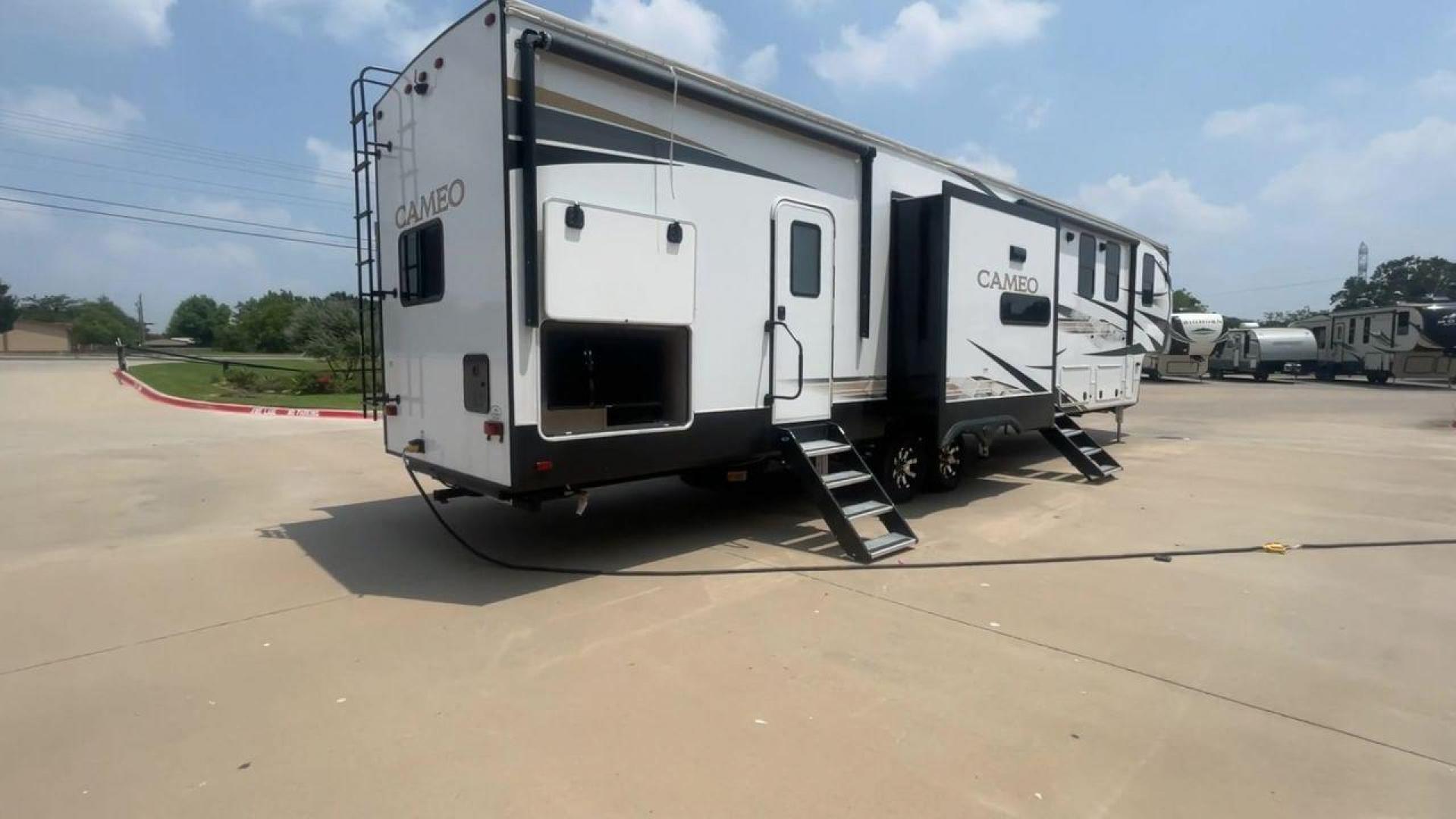 2023 KEYSTONE CAMEO 4051BH (4YDFCEV24P9) , located at 4319 N Main Street, Cleburne, TX, 76033, (817) 221-0660, 32.435829, -97.384178 - Photo#1