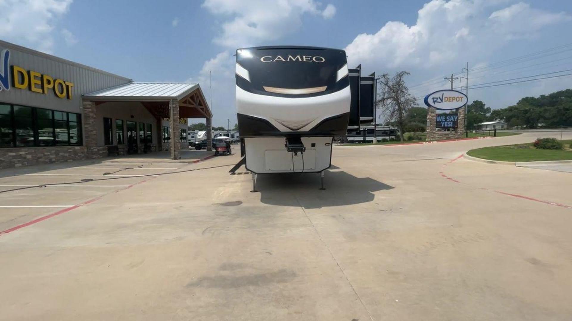 2023 KEYSTONE CAMEO 4051BH (4YDFCEV24P9) , located at 4319 N Main Street, Cleburne, TX, 76033, (817) 221-0660, 32.435829, -97.384178 - Photo#4