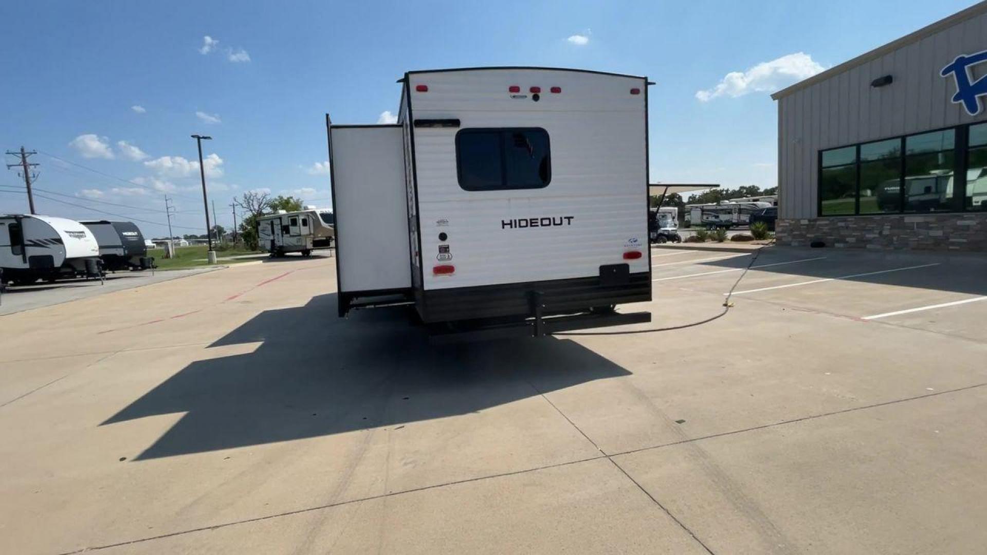 2023 KEYSTONE HIDEOUT 31BRD (4YDTH1R25P7) , Length: 35.92 ft. | Dry Weight: 7,860 lbs. | Slides: 2 transmission, located at 4319 N Main Street, Cleburne, TX, 76033, (817) 221-0660, 32.435829, -97.384178 - The 2023 Keystone Hideout 31BRD is a spacious, family-friendly travel trailer designed to offer comfort and convenience on the road. With a length of 35.92 feet and a dry weight of 7,860 lbs, this model includes two slides that significantly expand the interior space. The exterior features a clean, - Photo#8